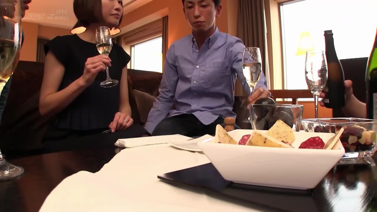 Chika Uehara, 32 Years Old, A Natural Beauty Who Met In A Country Town Rich In Nature, And Everyone Is Frustrated Chapter 2 Secretly Came To Tokyo While Her Husband Was At Work And Repeatedly Climaxes... - AV大平台-Chinese Subtitles, Adult Films, AV, China, Online Streaming