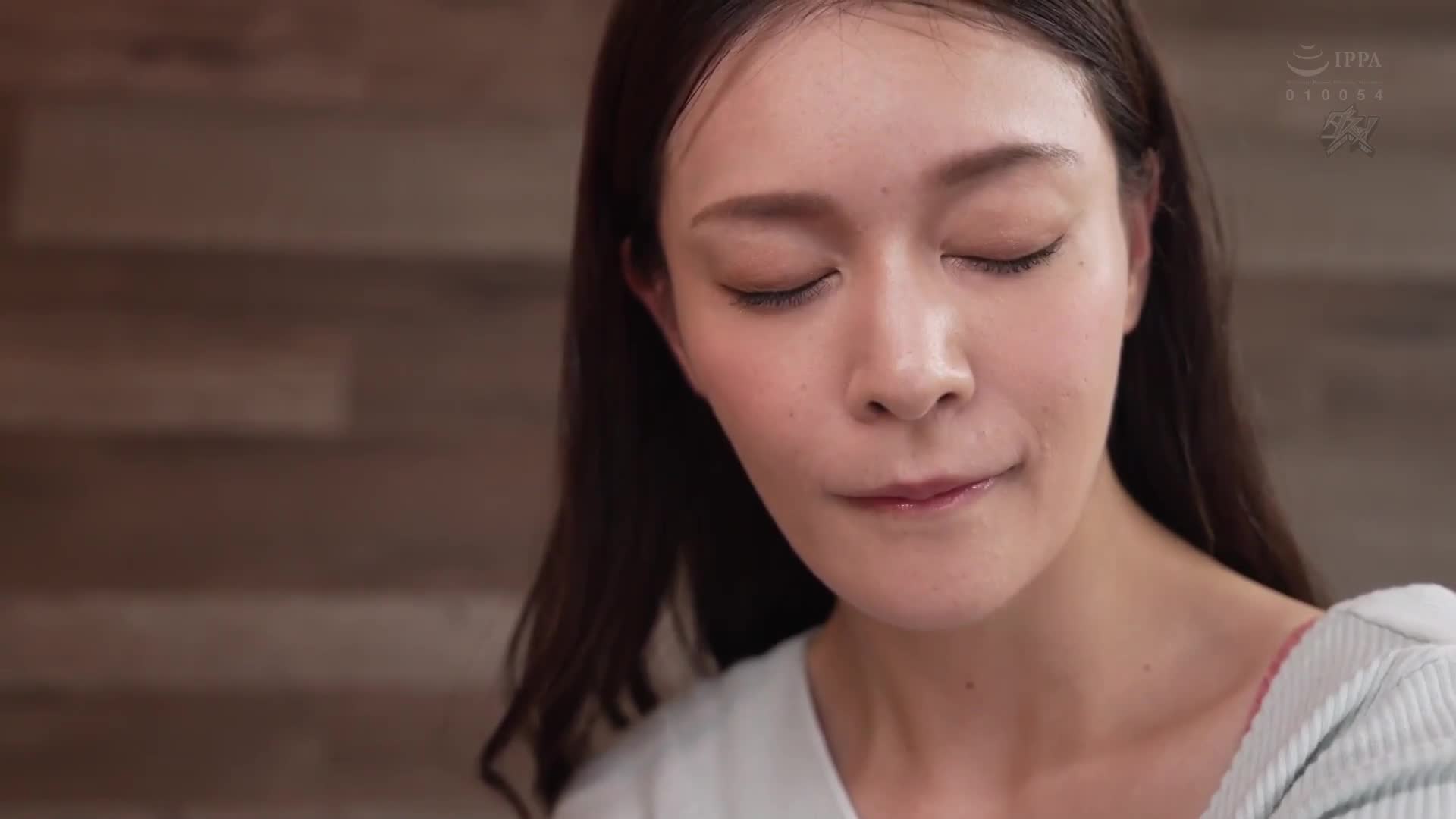 Reunited with a friend&#039;s mother through a matching app, I admired her beauty. The tension between the two men is severed, they abandon reason and blend with each other based on instinct. Orange Mary - AV大平台-Chinese Subtitles, Adult Films, AV, China, Online Streaming
