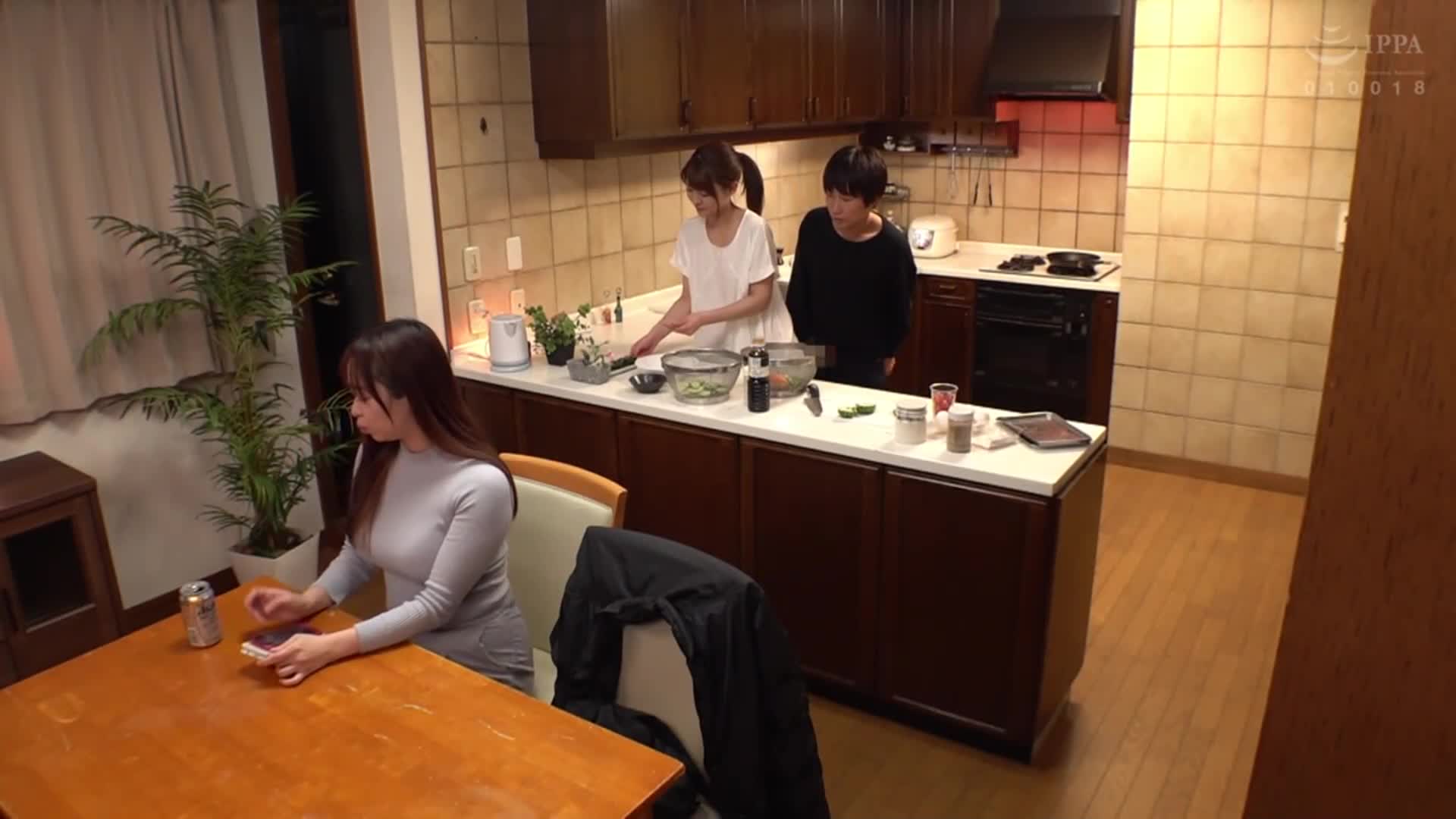 The small-breasted sister cuckolds her boyfriend while the big-breasted sister is sleeping - AV大平台-Chinese Subtitles, Adult Films, AV, China, Online Streaming