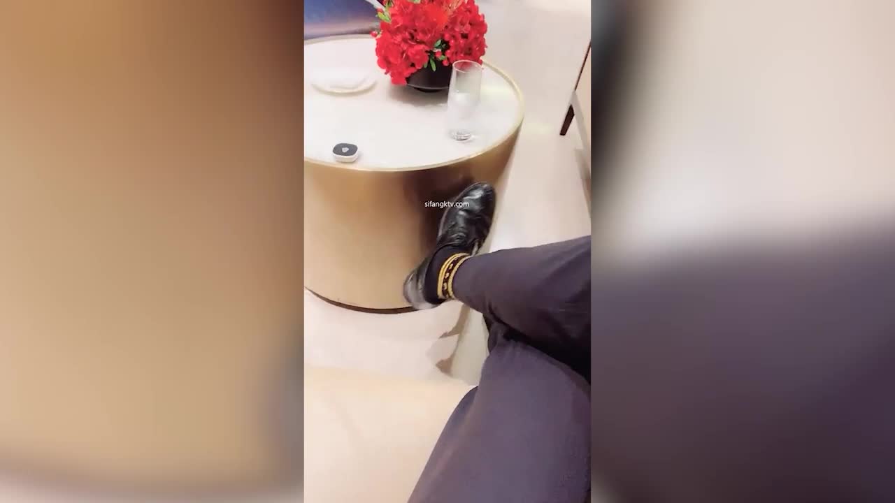 The manager of Foshan Yard&#039;s sales department unspoken rules for the salesperson in broad daylight. She had nothing to do and no business, so she took her to the bathroom and had sex to relieve her st... - AV大平台-Chinese Subtitles, Adult Films, AV, China, Online Streaming