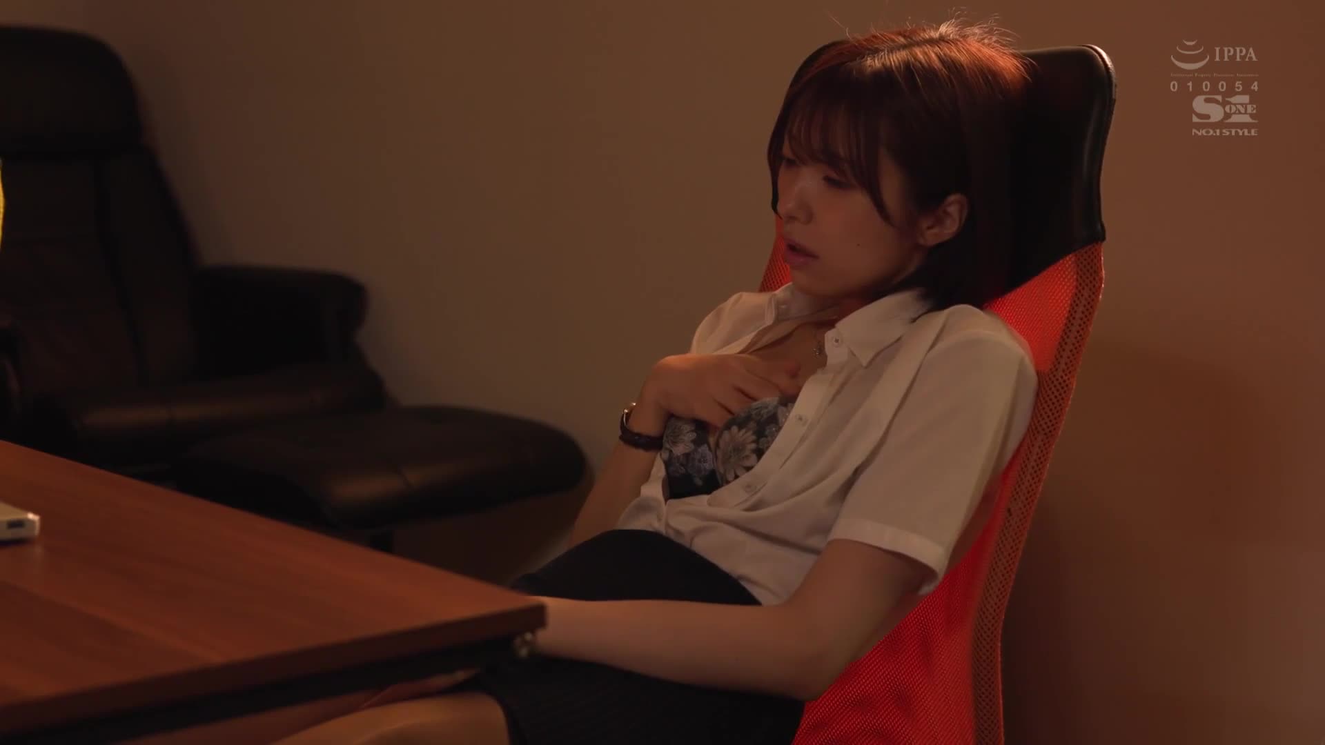 The OL who is infatuated with the thin body is rubbed tightly by the giant man Haori, making her unable to move to the ultimate climax of humiliation. wing dance - AV大平台-Chinese Subtitles, Adult Films, AV, China, Online Streaming