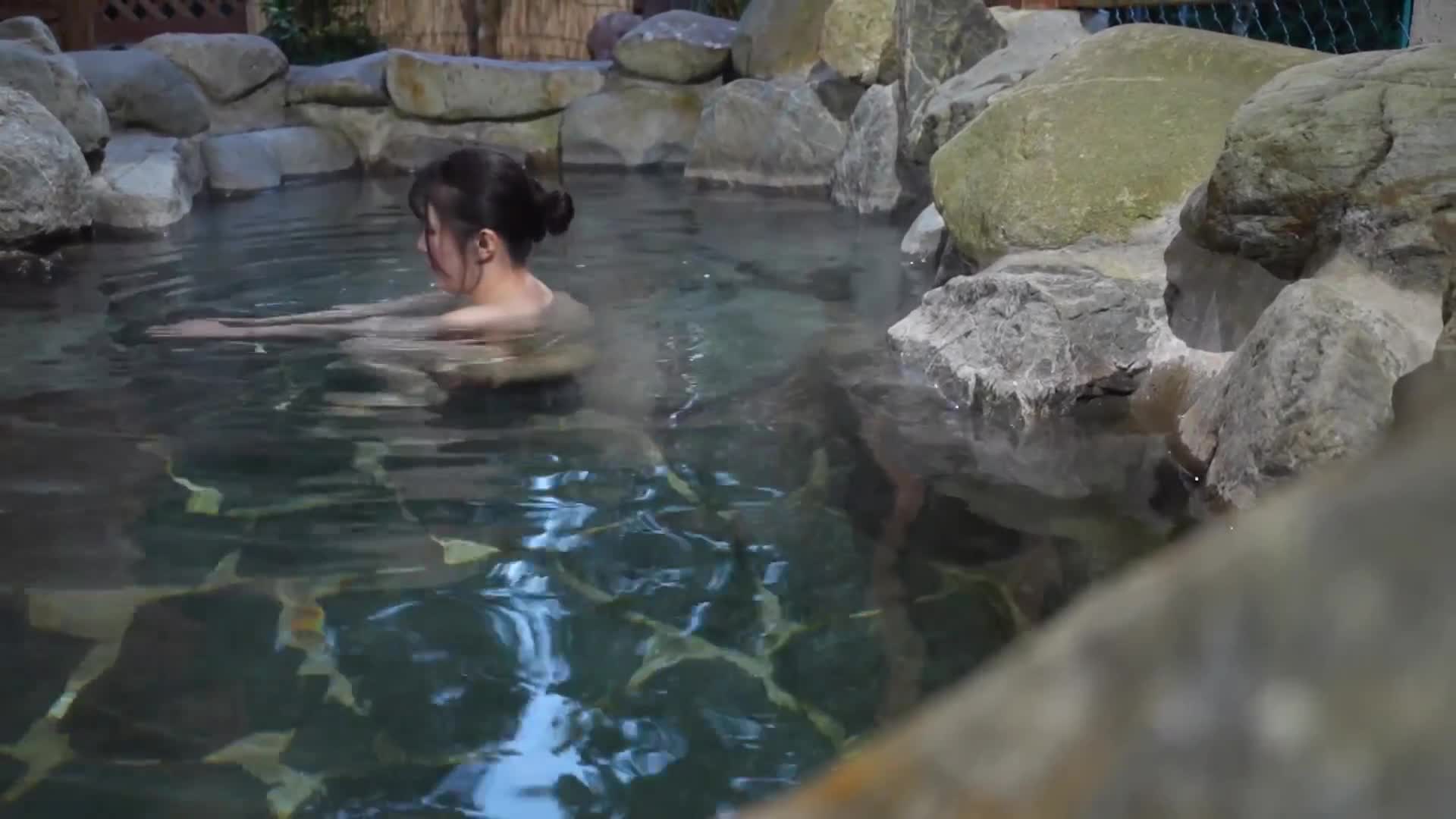 Driving to the mountains with her cousin Miss Gigi without telling her parents, they stopped at a mountain hut and were supposed to take a break, but instead they were taken outside, stripped naked, g... - AV大平台-Chinese Subtitles, Adult Films, AV, China, Online Streaming