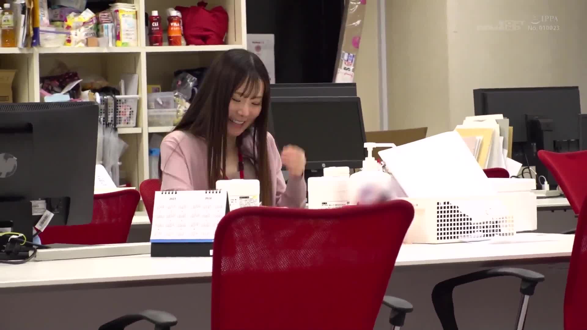 Even after getting facialed with juice, I&#039;ll wipe off a little and do some office work! Temporary in-house porn part-time job to enrich your life and your pussy outside of your regular job. - AV大平台-Chinese Subtitles, Adult Films, AV, China, Online Streaming