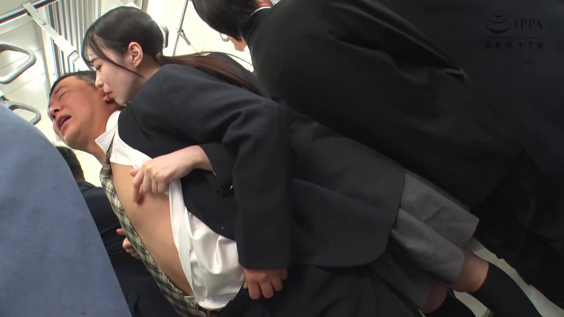 Yui Tenma, a slutty girl without panties, falls in love with a tired old office worker and deliberately boards a crowded train to squeeze out his middle-aged sperm. - AV大平台-Chinese Subtitles, Adult Films, AV, China, Online Streaming