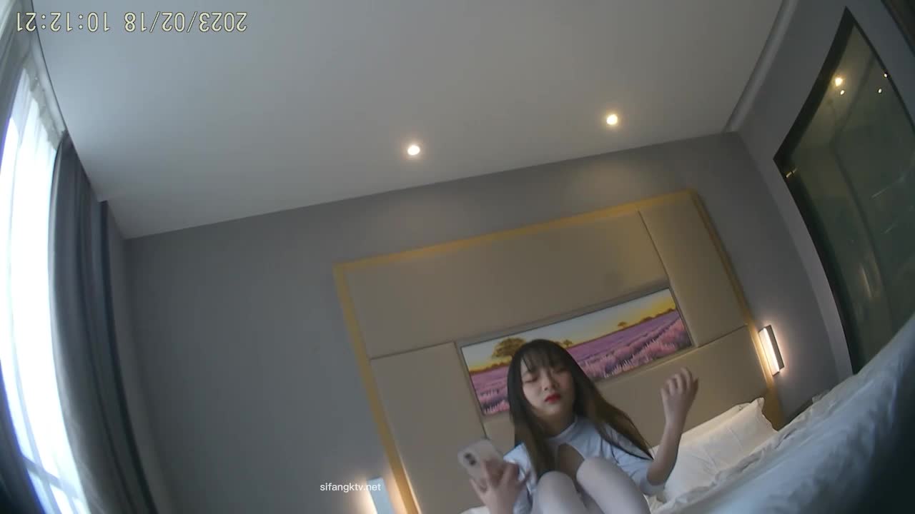 The sophomore girl from Chongqing earns extra money by booking a photo shoot with the top model group~ She was rubbed and fucked by the photographer and there are hidden rules for extra money - AV大平台-Chinese Subtitles, Adult Films, AV, China, Online Streaming