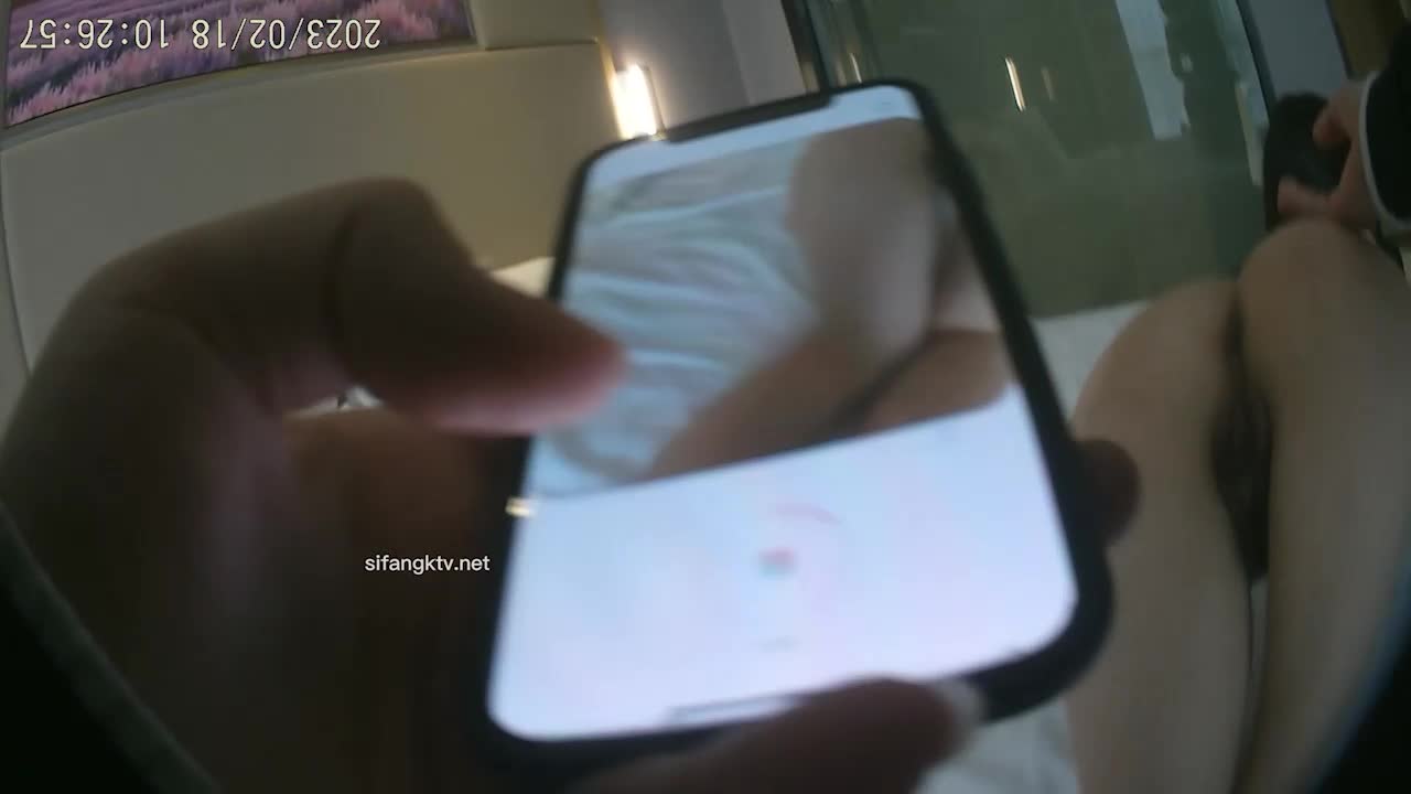 The sophomore girl from Chongqing earns extra money by booking a photo shoot with the top model group~ She was rubbed and fucked by the photographer and there are hidden rules for extra money - AV大平台-Chinese Subtitles, Adult Films, AV, China, Online Streaming