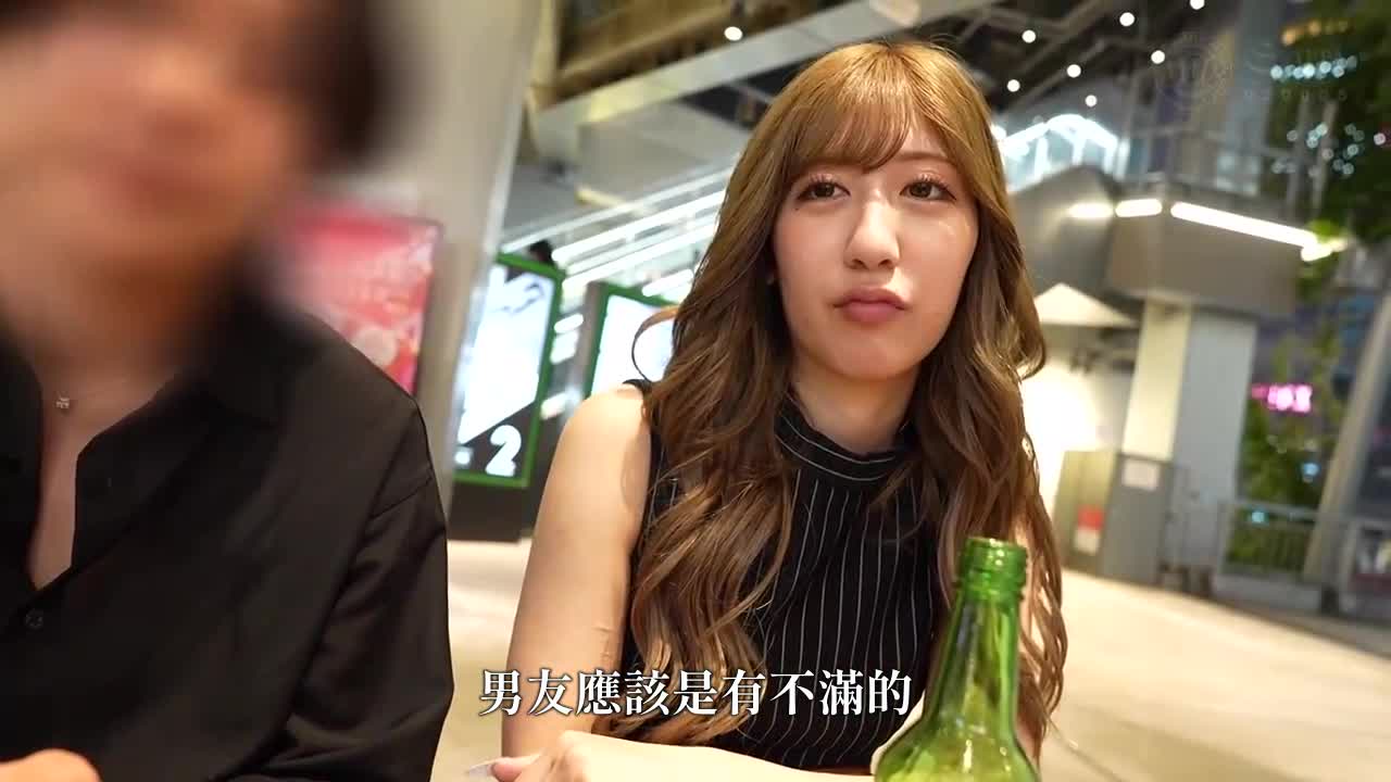 [Slender breasts and beautiful butt] The frustrated beauty slut leaves her boyfriend behind to have sex with the hero alone! ! Her beautiful, powerful peach ass bounces up and down violently as she or... - AV大平台-Chinese Subtitles, Adult Films, AV, China, Online Streaming