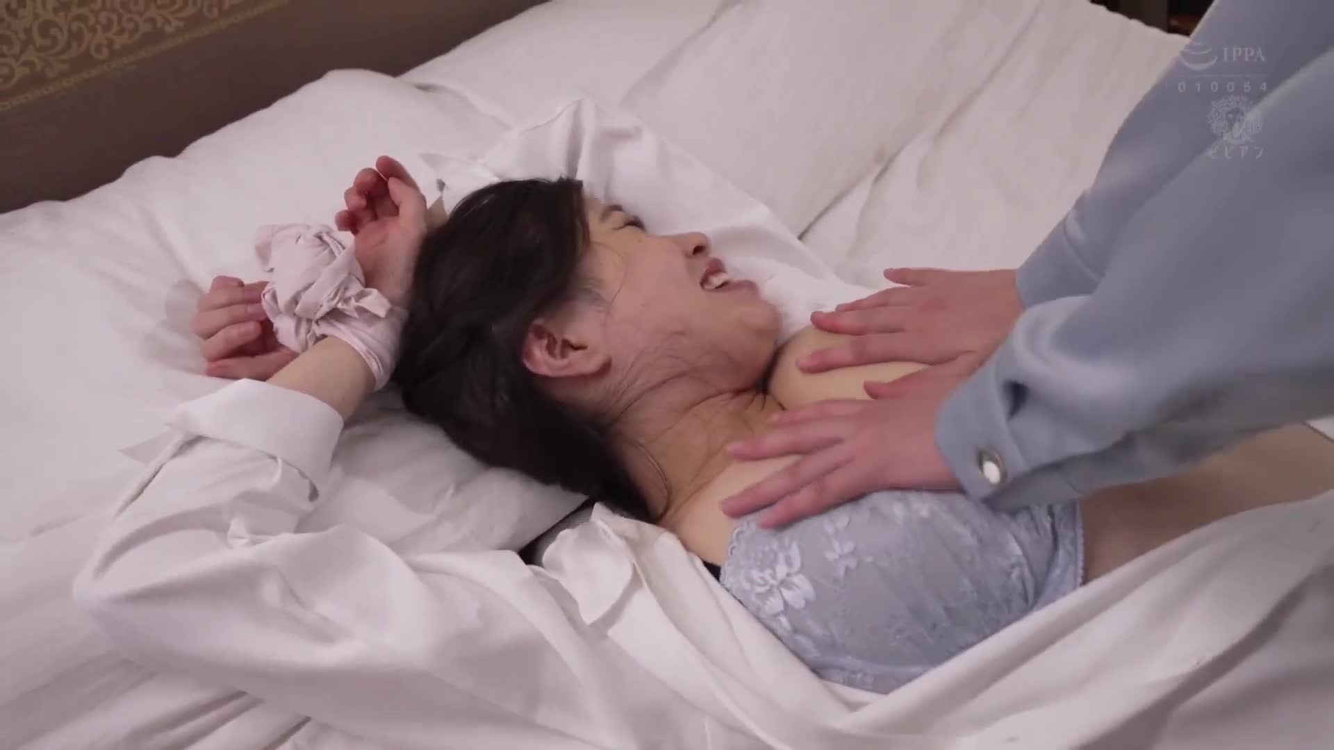 The arrogant new junior and the lesbian roommate who missed the last train. Hamabe Shiho, Futaba Ema - AV大平台-Chinese Subtitles, Adult Films, AV, China, Online Streaming