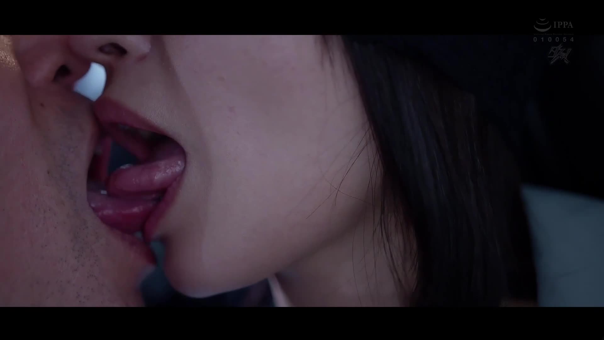 The wife&#039;s incest awakens the husband&#039;s instinct. Because he couldn&#039;t bear to be snatched away, he took the place of his lover and indulged in his wife&#039;s pure sexual intercourse. Tojo Natsu - AV大平台-Chinese Subtitles, Adult Films, AV, China, Online Streaming