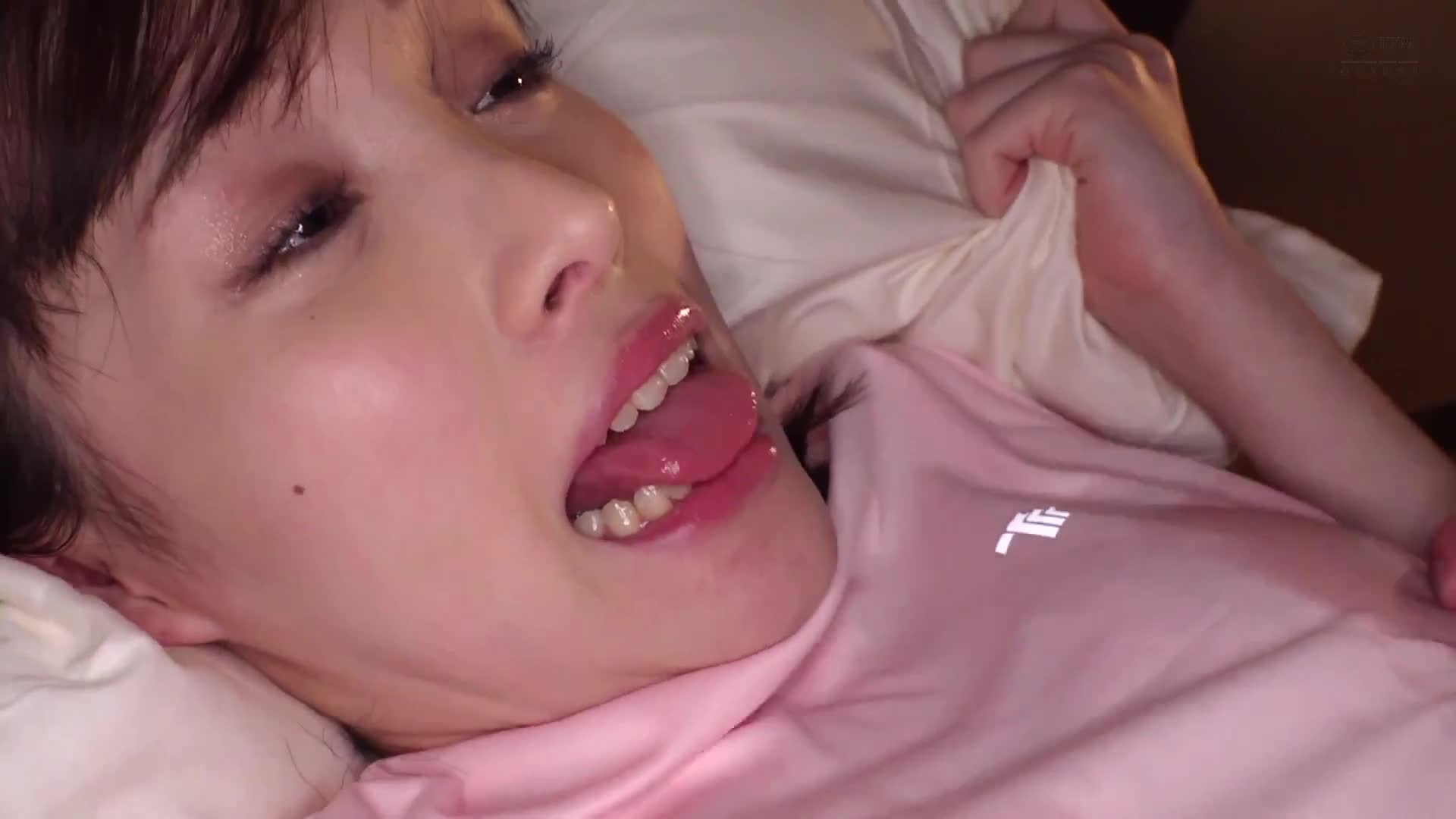 Momo Shiraishi is a female track team member practicing in the rain, her wet hair and see-through breasts unable to hide her erection, and we end up having sex in the pouring rain at a rainy summer tr... - AV大平台-Chinese Subtitles, Adult Films, AV, China, Online Streaming