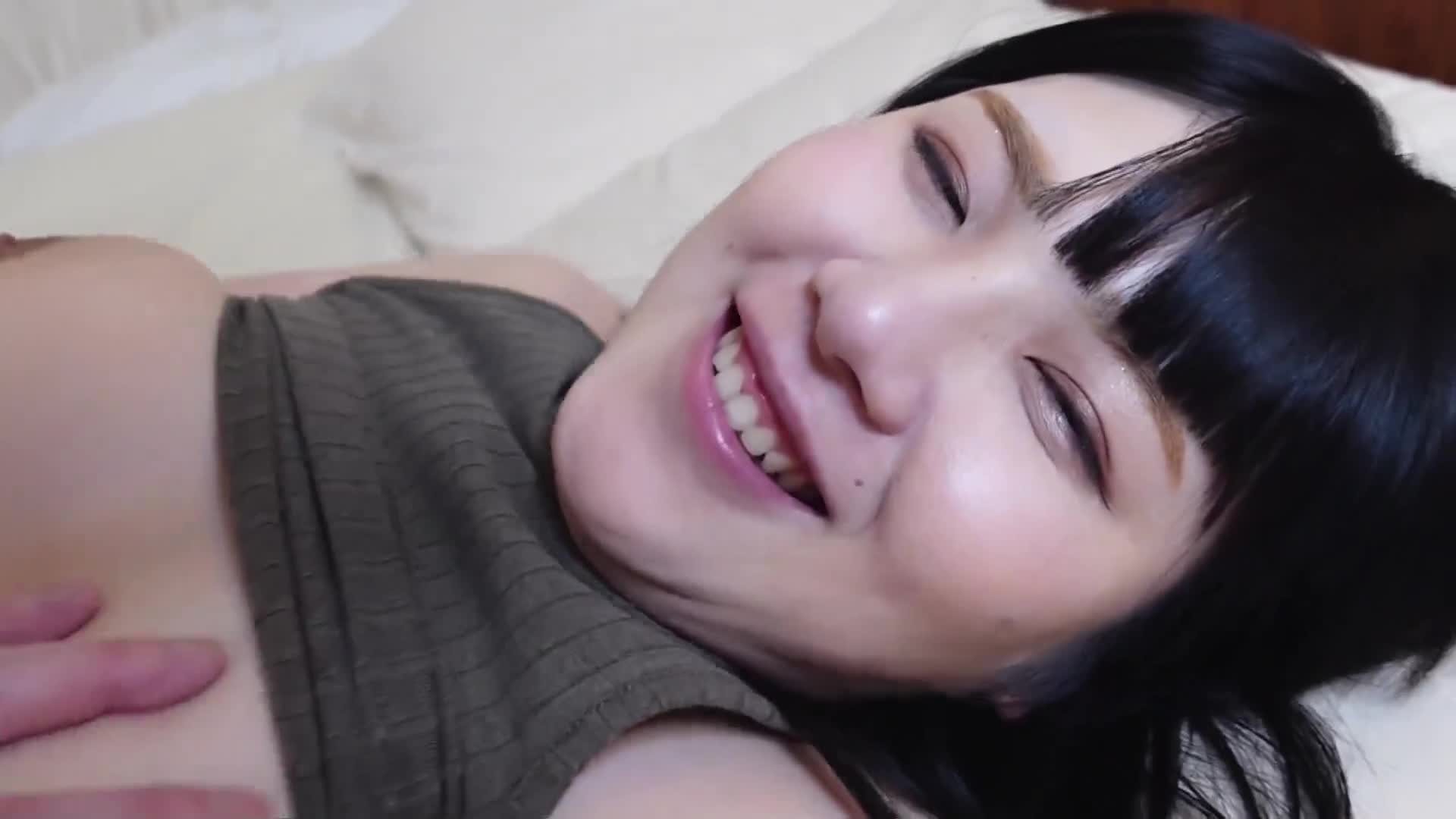 Although the 22-year-old Hazuki likes cat cafes and has big breasts and H-cups, she still appears in AV. - AV大平台-Chinese Subtitles, Adult Films, AV, China, Online Streaming