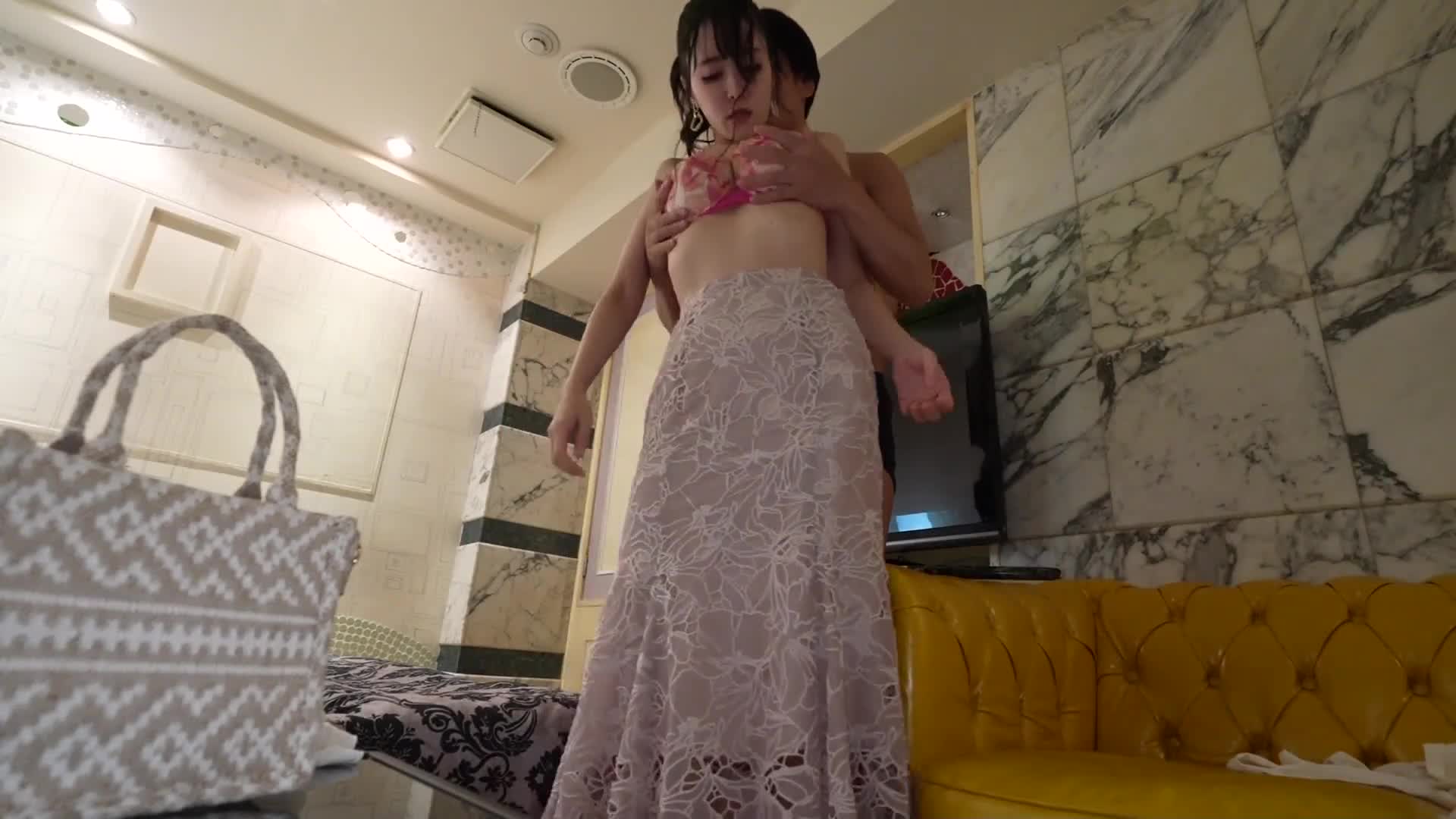 A married woman with a sex friend was called by a stranger with a big penis and forced to cuckold her, a 32-year-old wife with fair skin and big breasts. - AV大平台-Chinese Subtitles, Adult Films, AV, China, Online Streaming