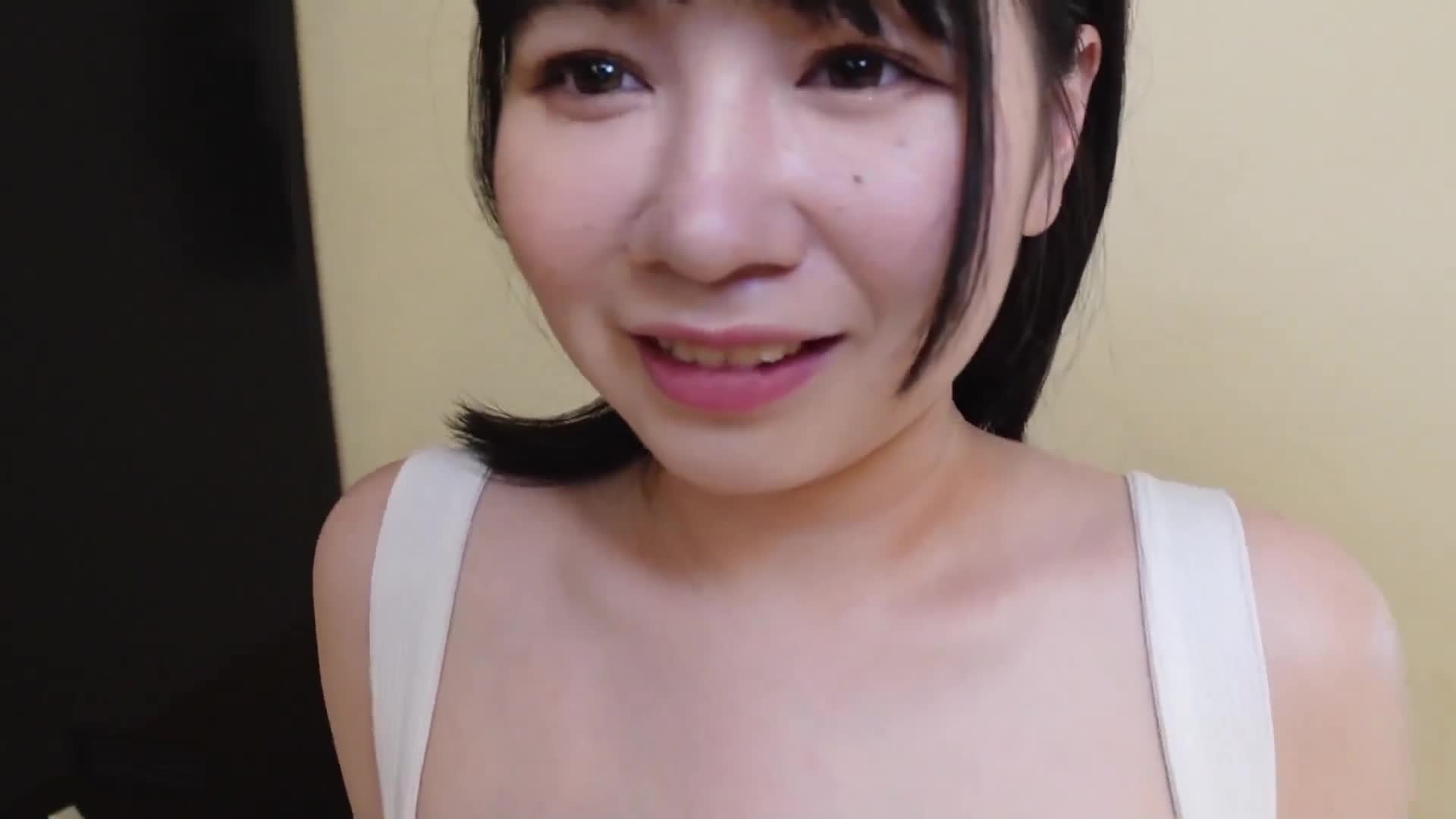 Although the 20-year-old Kosaka loves hot springs and has big breasts and an I cup, she still appears in AV. - AV大平台-Chinese Subtitles, Adult Films, AV, China, Online Streaming