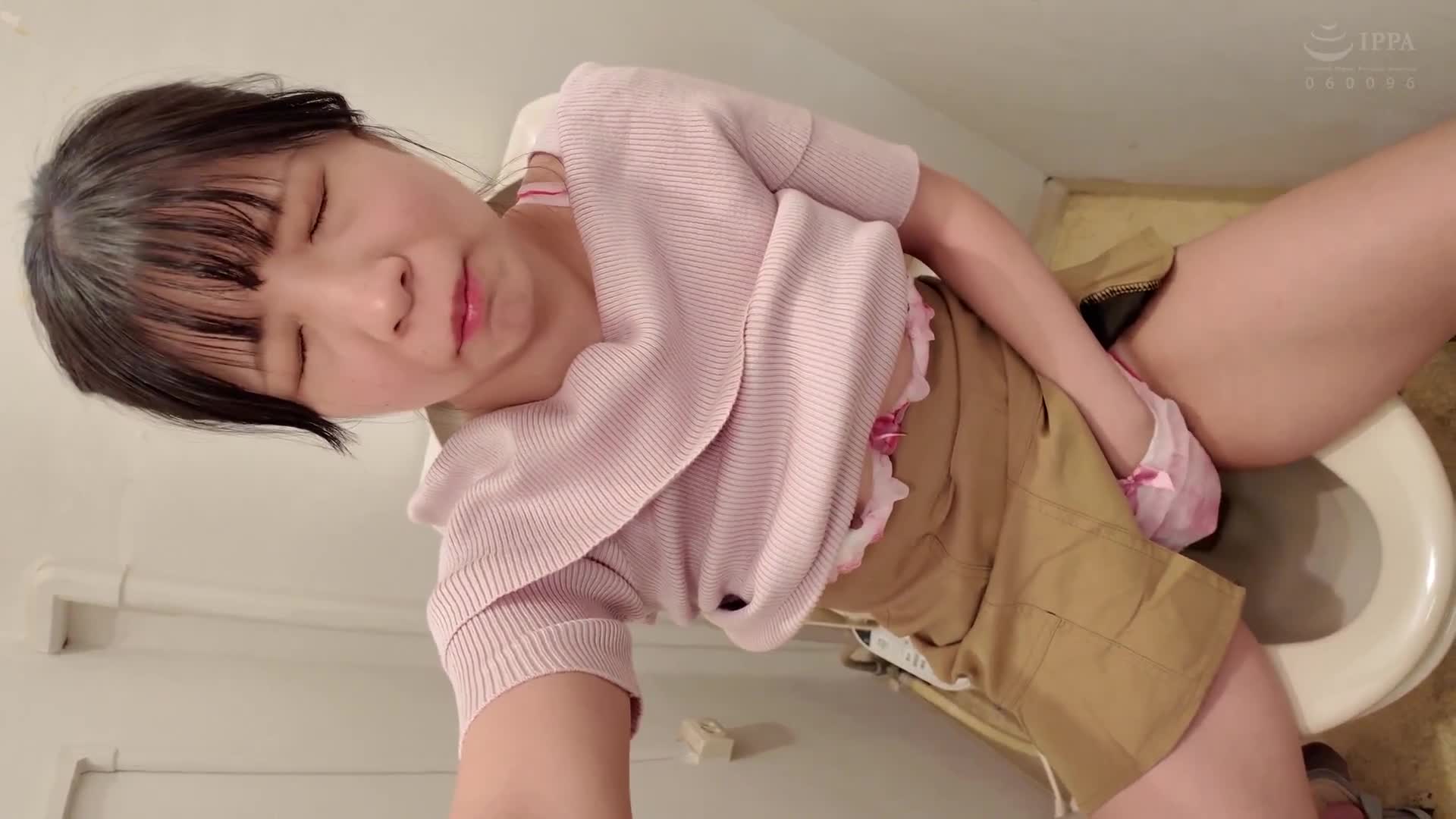 [Selfies] Masturbating anywhere 6 10 Exhibitionist perverted amateurs masturbate naked outside family restaurants, fire escapes, public toilets, etc. - AV大平台-Chinese Subtitles, Adult Films, AV, China, Online Streaming