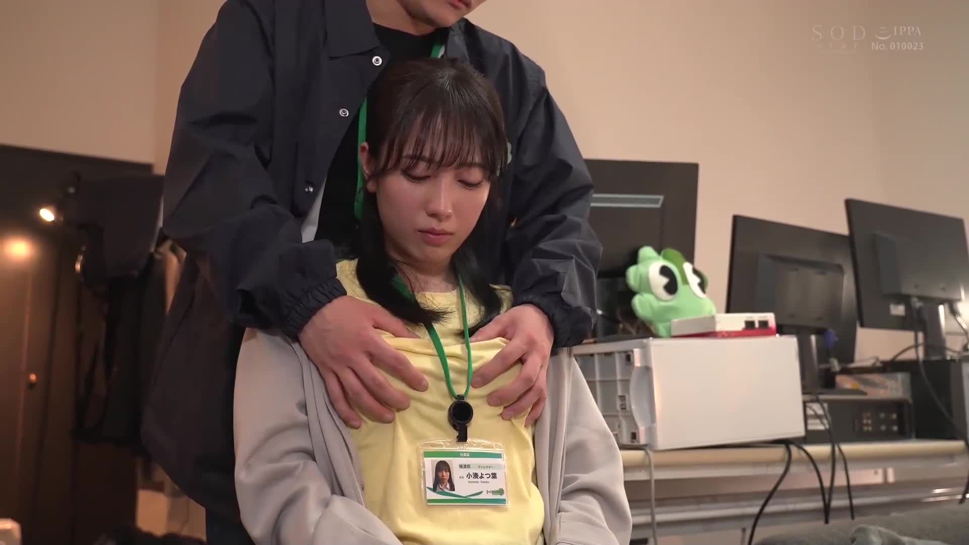 I was working in a busy news agency, and when I stimulated the beautiful director who was hungry for sex, she turned on the erotic switch and seduced me again and again... I stayed in the editing room... - AV大平台-Chinese Subtitles, Adult Films, AV, China, Online Streaming