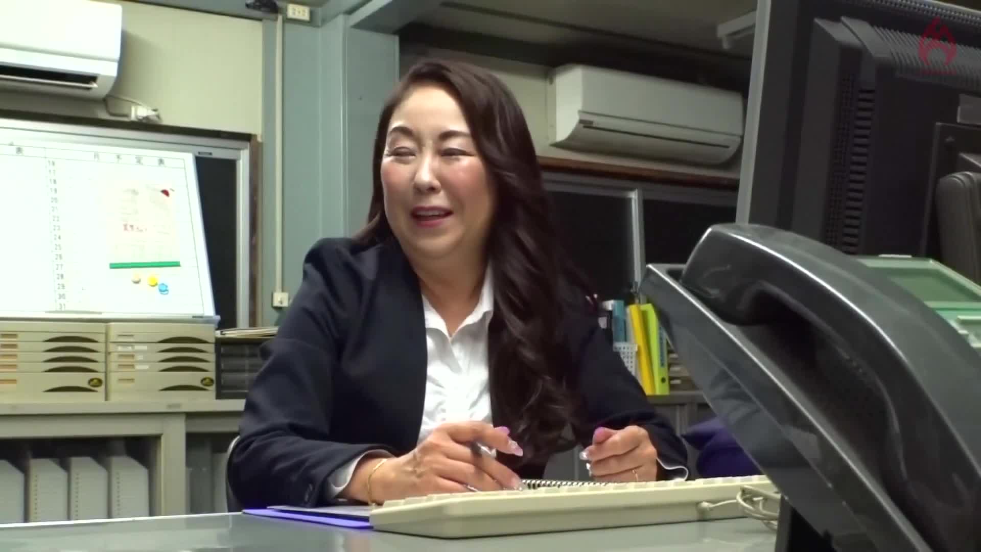 Dirty office sex with a married mature office lady working overtime! ! &quot;Don&#039;t tell anyone, this is just our secret...&quot; ~The sweet sigh of a mature woman leaks into the empty office~ - AV大平台-Chinese Subtitles, Adult Films, AV, China, Online Streaming