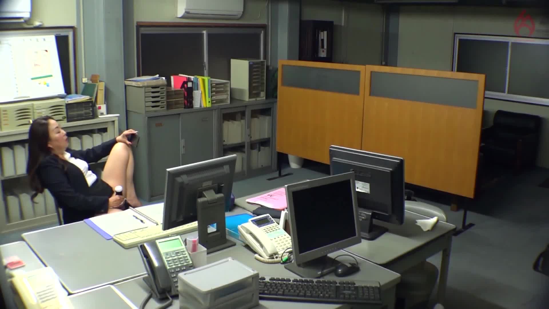 Dirty office sex with a married mature office lady working overtime! ! &quot;Don&#039;t tell anyone, this is just our secret...&quot; ~The sweet sigh of a mature woman leaks into the empty office~ - AV大平台-Chinese Subtitles, Adult Films, AV, China, Online Streaming