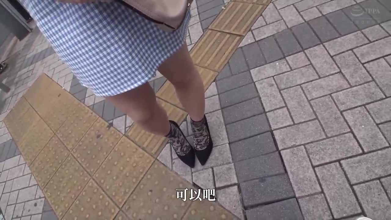 Use a thin condom to clamp the virgin penis. Do you want to experience condomless sex? The condom broke, so just insert it without a condom! Directly fuck the beautiful girl with a red face! - AV大平台-Chinese Subtitles, Adult Films, AV, China, Online Streaming