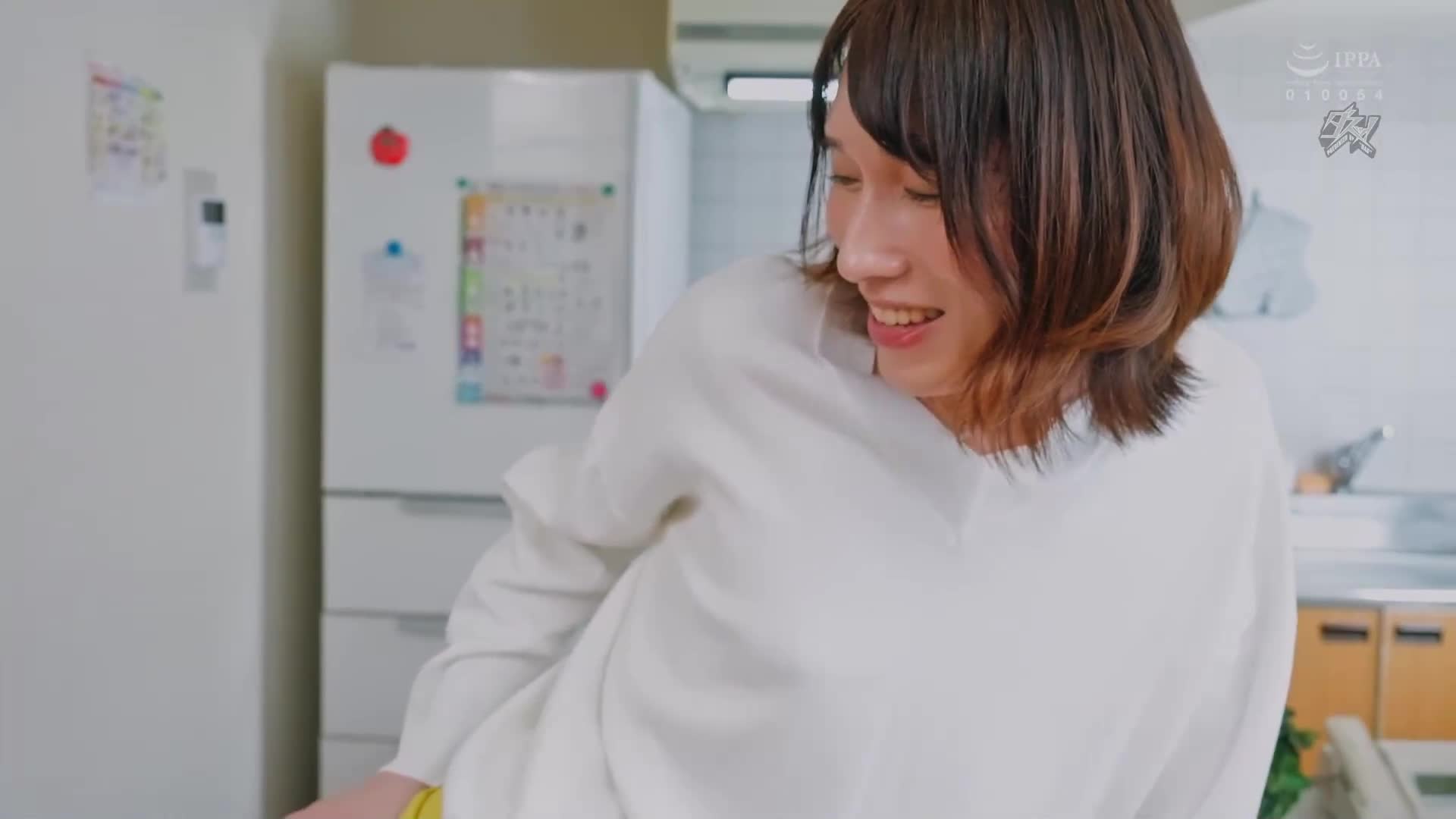 A transgender married woman next door, sweetly seduces a young boy while her husband is away and compares them by eating their dicks Rio Harusawa - AV大平台-Chinese Subtitles, Adult Films, AV, China, Online Streaming