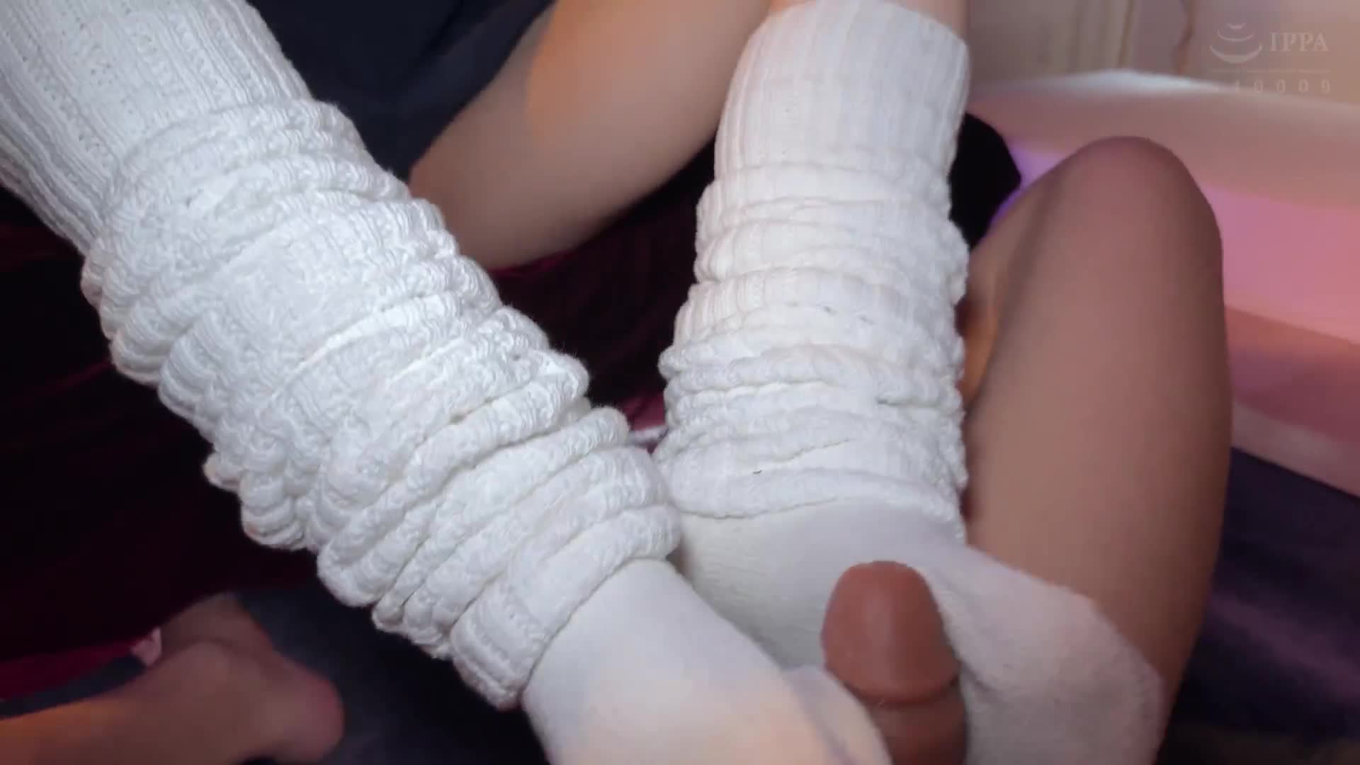 I couldn&#039;t resist this demon girl&#039;s loose socks footjob, and ended up rubbing my dick through her panties and cumming multiple times - AV大平台-Chinese Subtitles, Adult Films, AV, China, Online Streaming