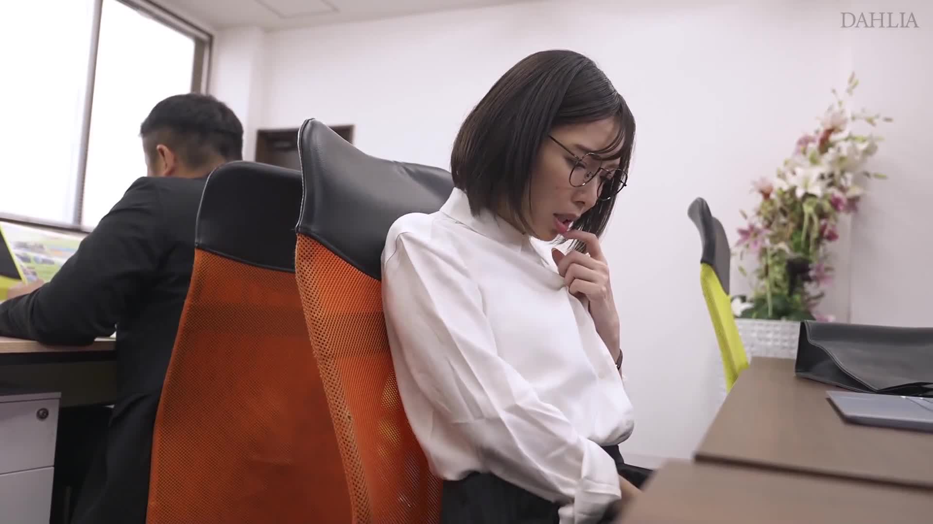 I am a regular office lady and I have become addicted to nasty fingering that makes me squirt. Reiko Mine&#039;s panties and photos - AV大平台-Chinese Subtitles, Adult Films, AV, China, Online Streaming