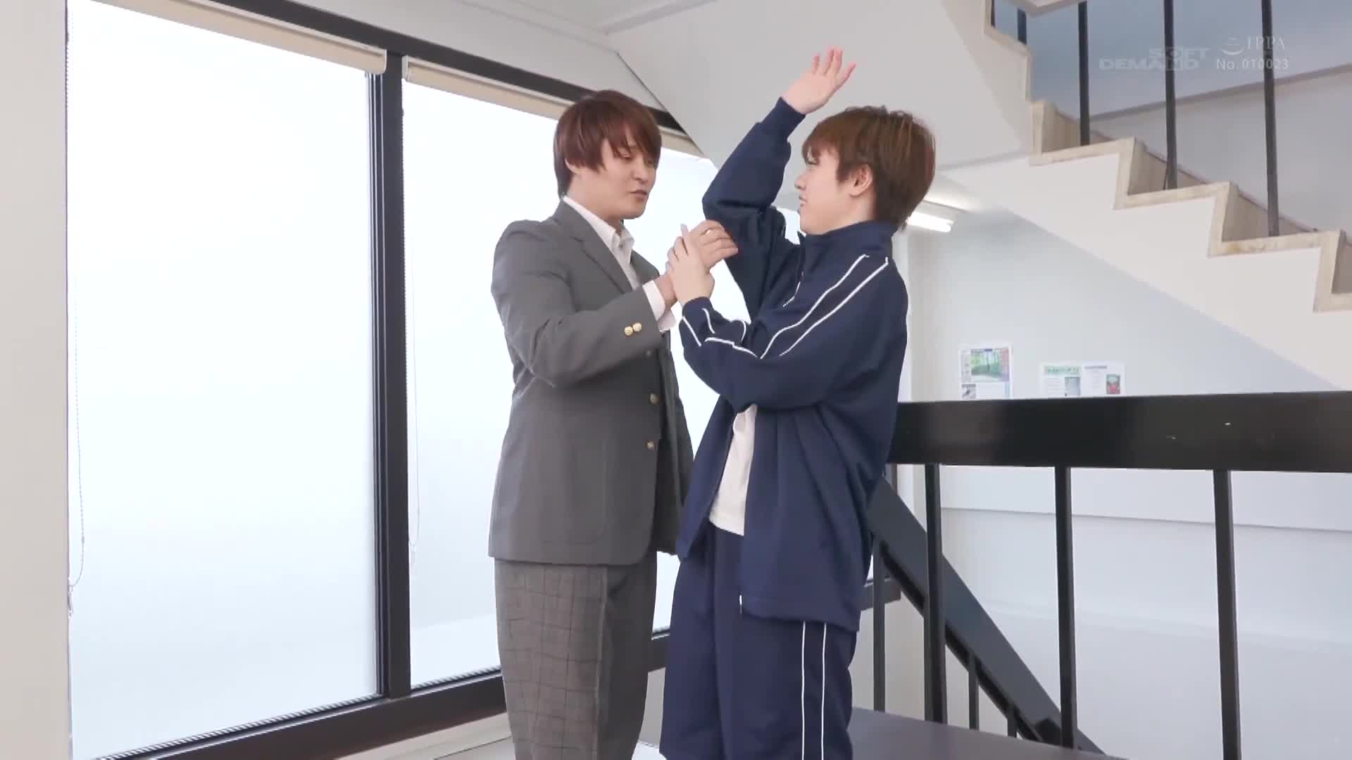 The female assistant director of the AV studio replaced the actress and bullied her by dressing her in men&#039;s clothes. - AV大平台-Chinese Subtitles, Adult Films, AV, China, Online Streaming