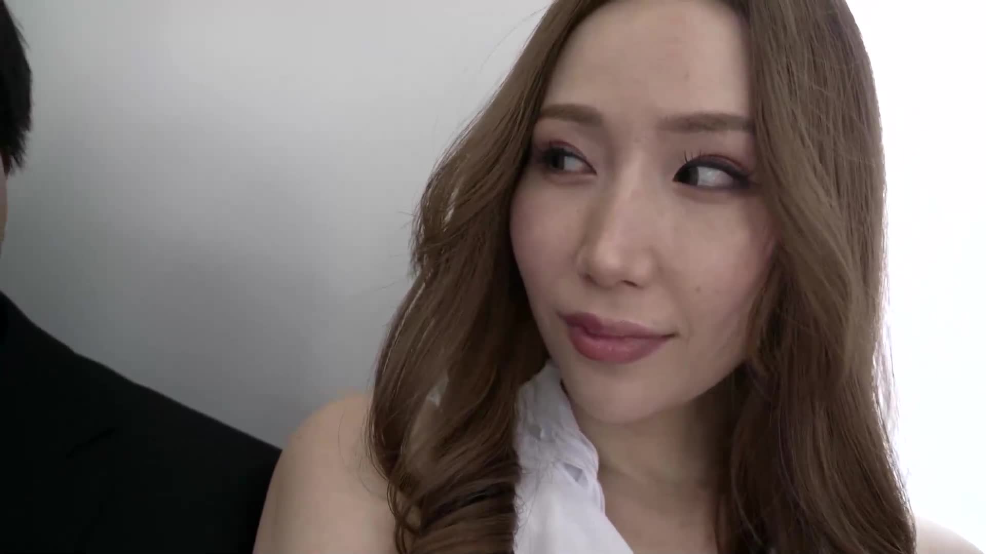 During rush hour, a married woman pushing a baby stroller on the train was attacked by a pervert, but she could do nothing about it... After giving birth, the body becomes sensitive, shaking and convu... - AV大平台-Chinese Subtitles, Adult Films, AV, China, Online Streaming