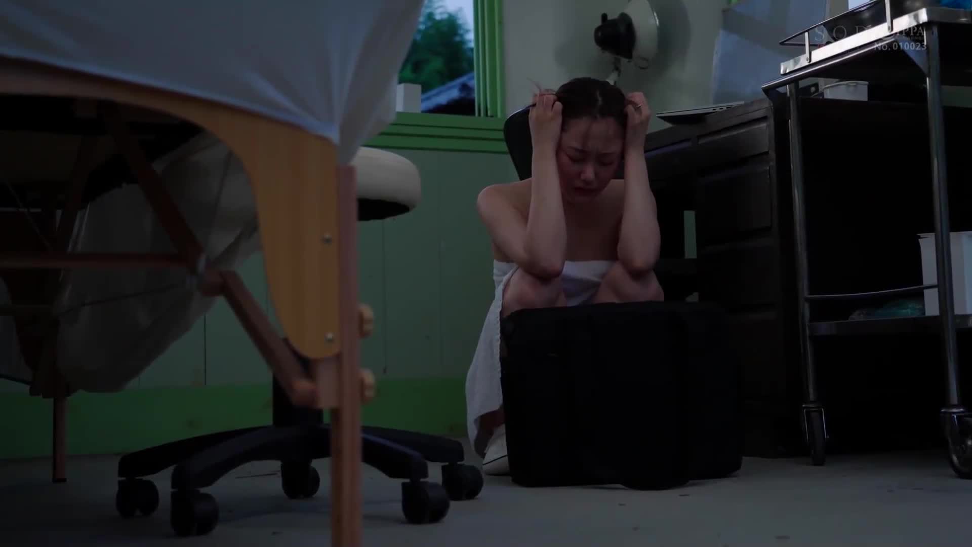A nurse sent to a sparsely populated village has her uterus injected with sperm from islanders with abnormal sexual desires every day - AV大平台-Chinese Subtitles, Adult Films, AV, China, Online Streaming