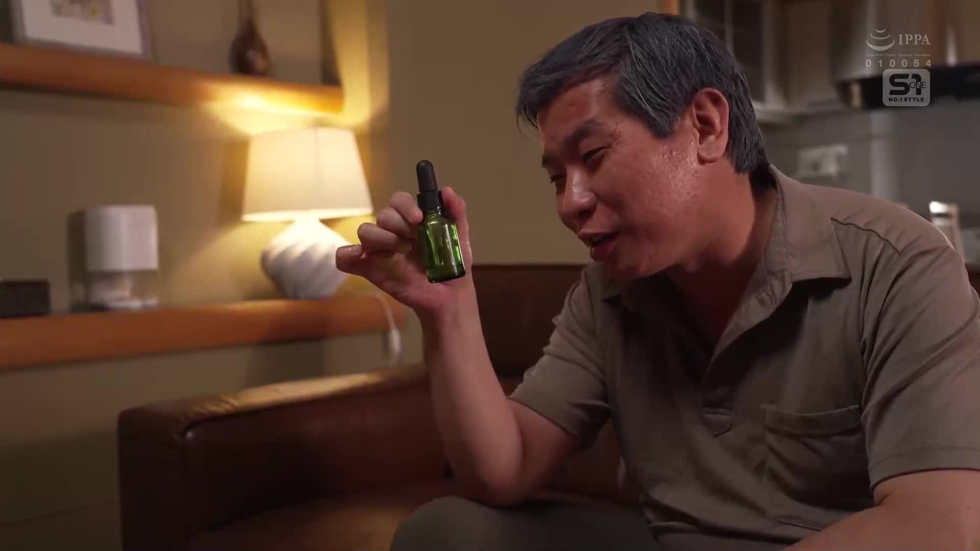 [AI Decoding Version]  The newlywed wife&#039;s plump body becomes overly sensitive and hot under the aphrodisiac piston of the perverted father-in-law. Aphrodisiac oil, saliva, love juice... messy aphrodisiac sex Mei Washio - AV大平台-Chinese Subtitles, Adult Films, AV, China, Online Streaming