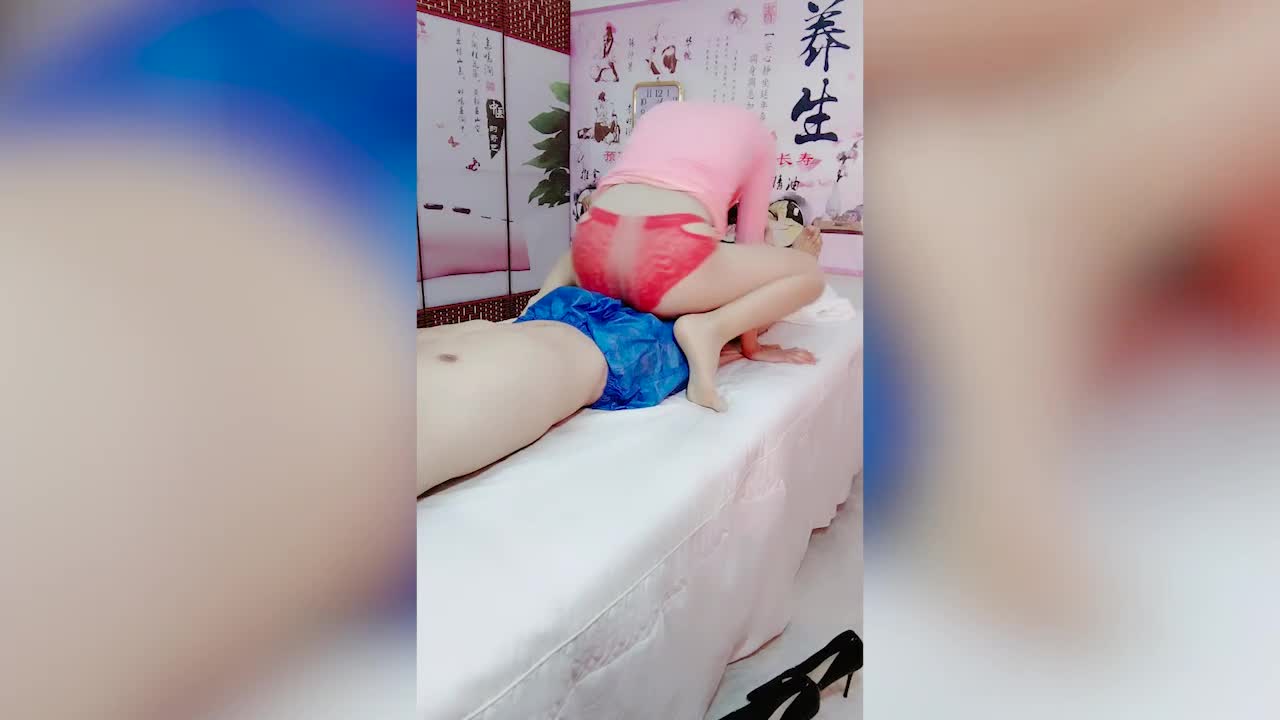 He seduced the female masseuse, who resisted strongly at first. Taking the initiative to ride from behind! Too sexy! - AV大平台-Chinese Subtitles, Adult Films, AV, China, Online Streaming