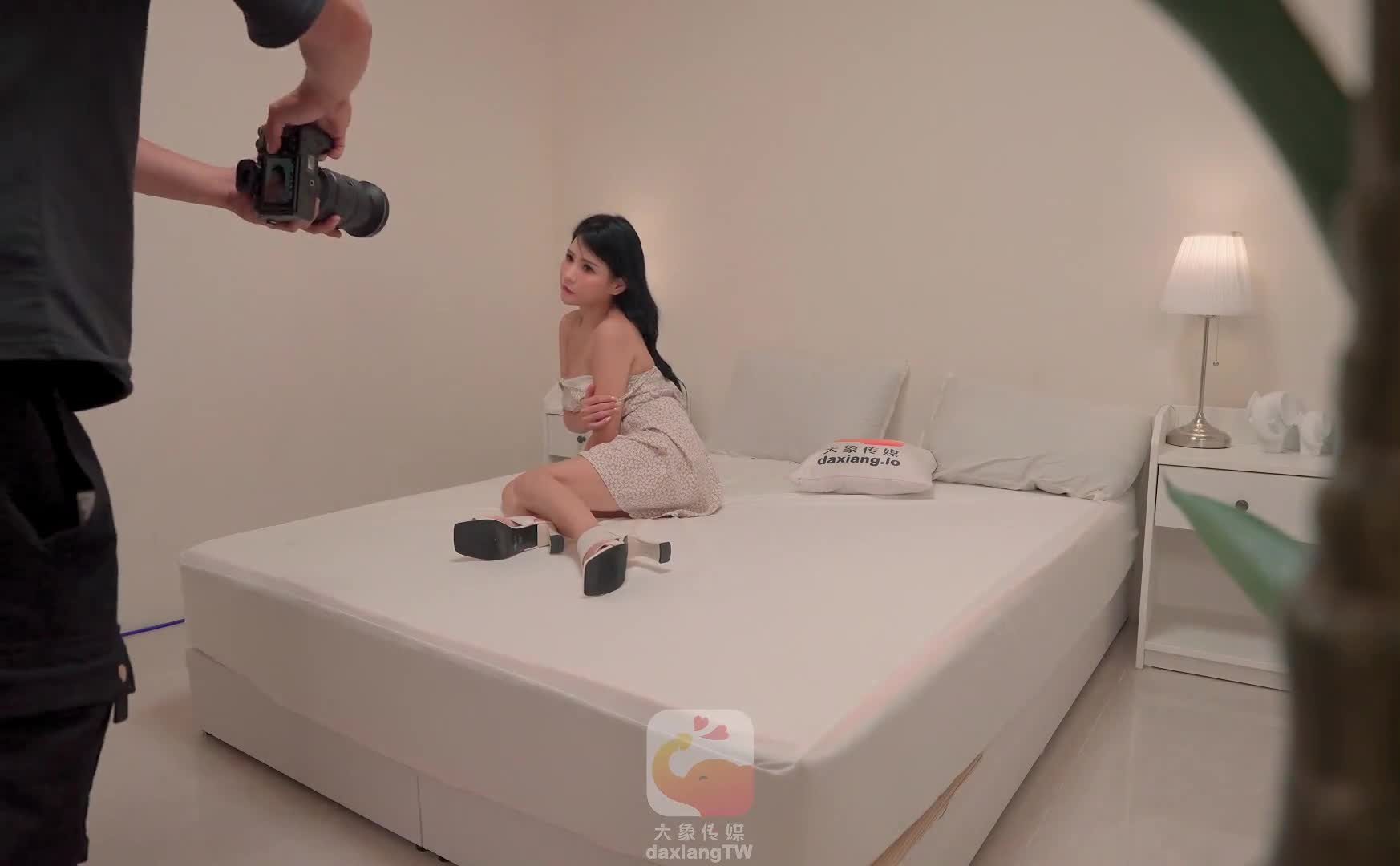 Innocent eyes milking - AV大平台-Chinese Subtitles, Adult Films, AV, China, Online Streaming