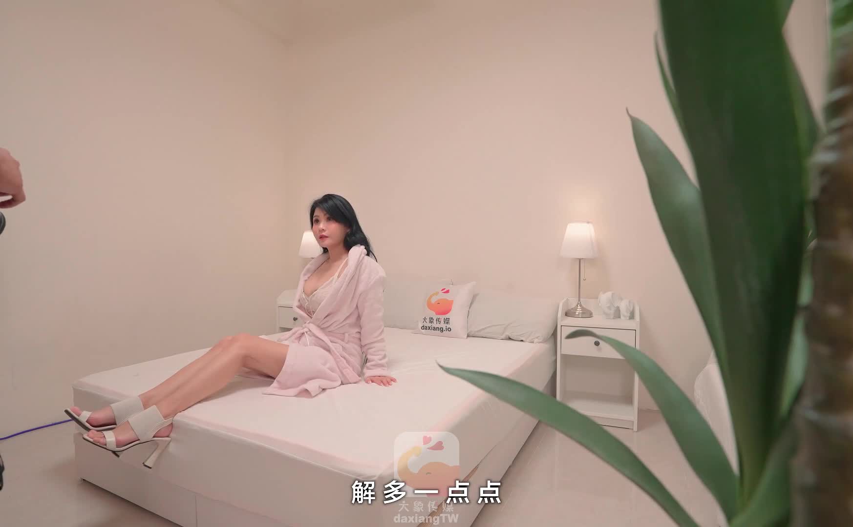 Innocent eyes milking - AV大平台-Chinese Subtitles, Adult Films, AV, China, Online Streaming