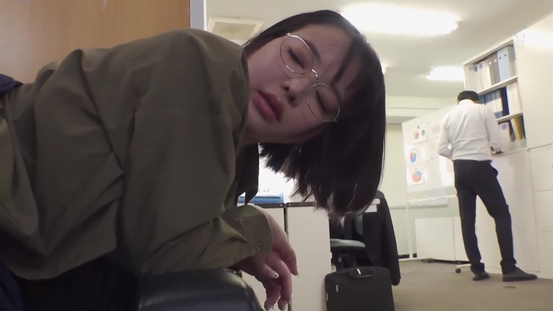 The story is about a girlfriend who is engaged to her, but she is tied up by a plain and silent colleague at work and squeezed out her full sperm. Sannomiya Tsubaki - AV大平台-Chinese Subtitles, Adult Films, AV, China, Online Streaming
