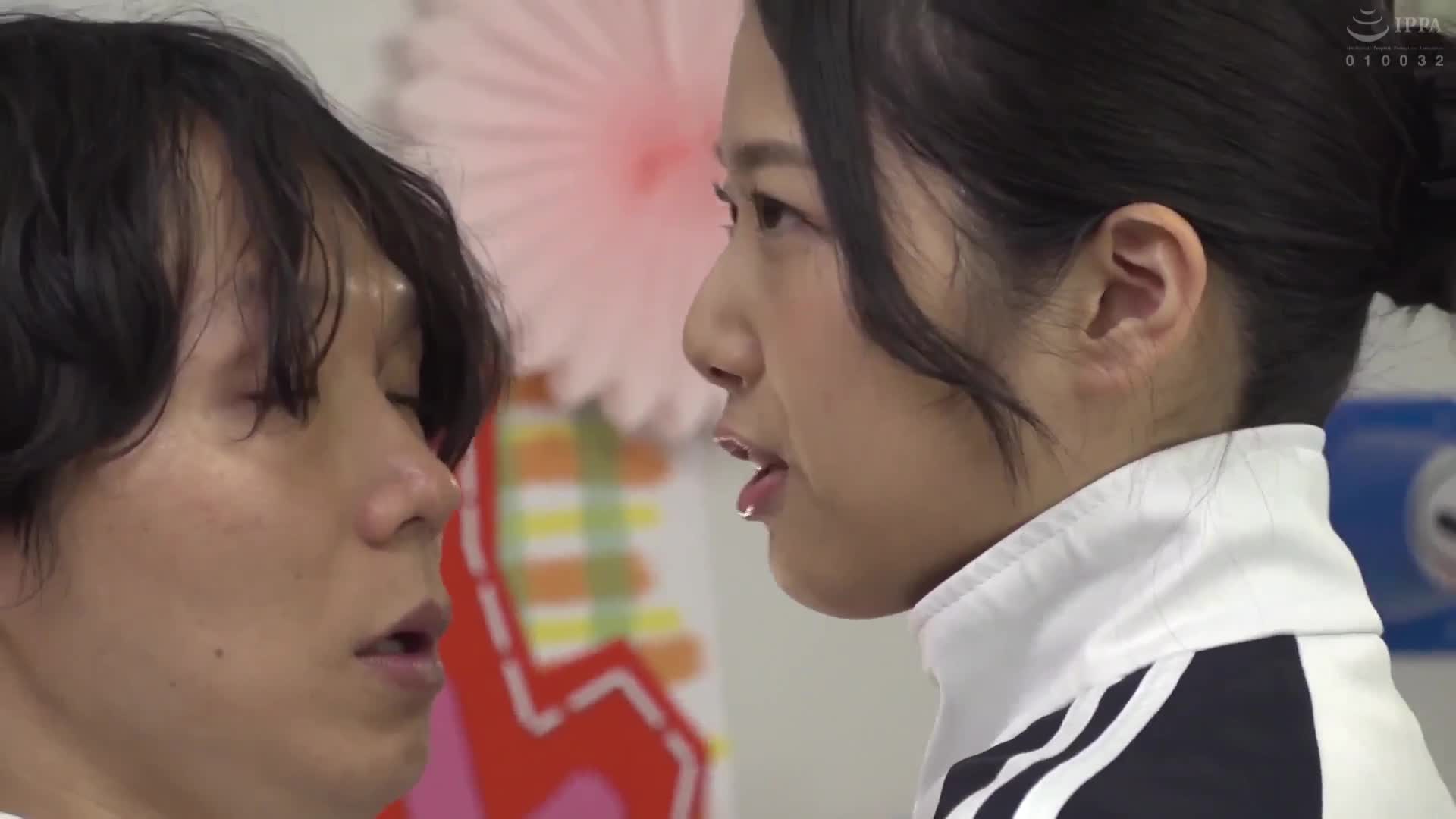 The mock store for the track and field club&#039;s cultural festival is a real J-style men&#039;s reflexology. Devilish female girls have hugs, sleeping together, knee pillows, massages, and more forbidden secret options! It&#039;s just sexy... - AV大平台-Chinese Subtitles, Adult Films, AV, China, Online Streaming