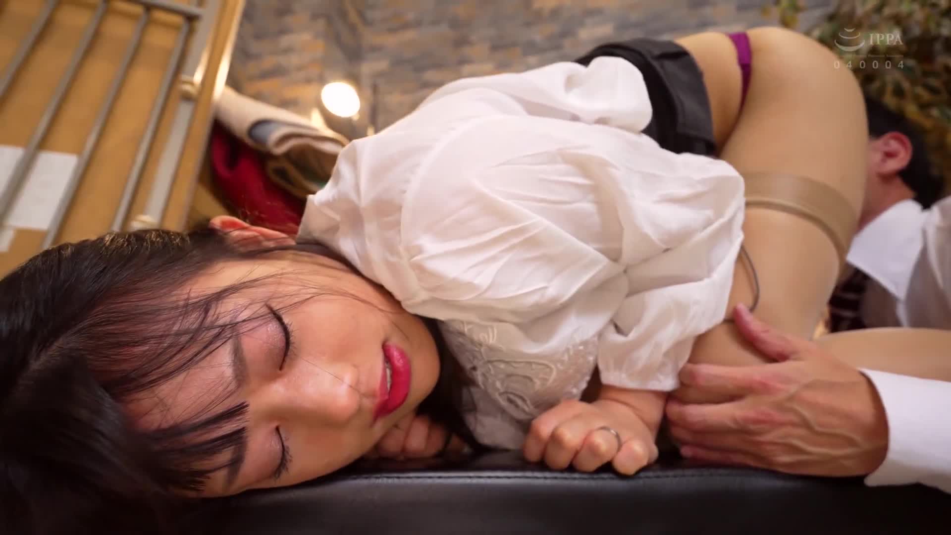 Amazawa Rin, a young wife who cheats on a daily basis with her husband&#039;s boss and co-worker - AV大平台-Chinese Subtitles, Adult Films, AV, China, Online Streaming