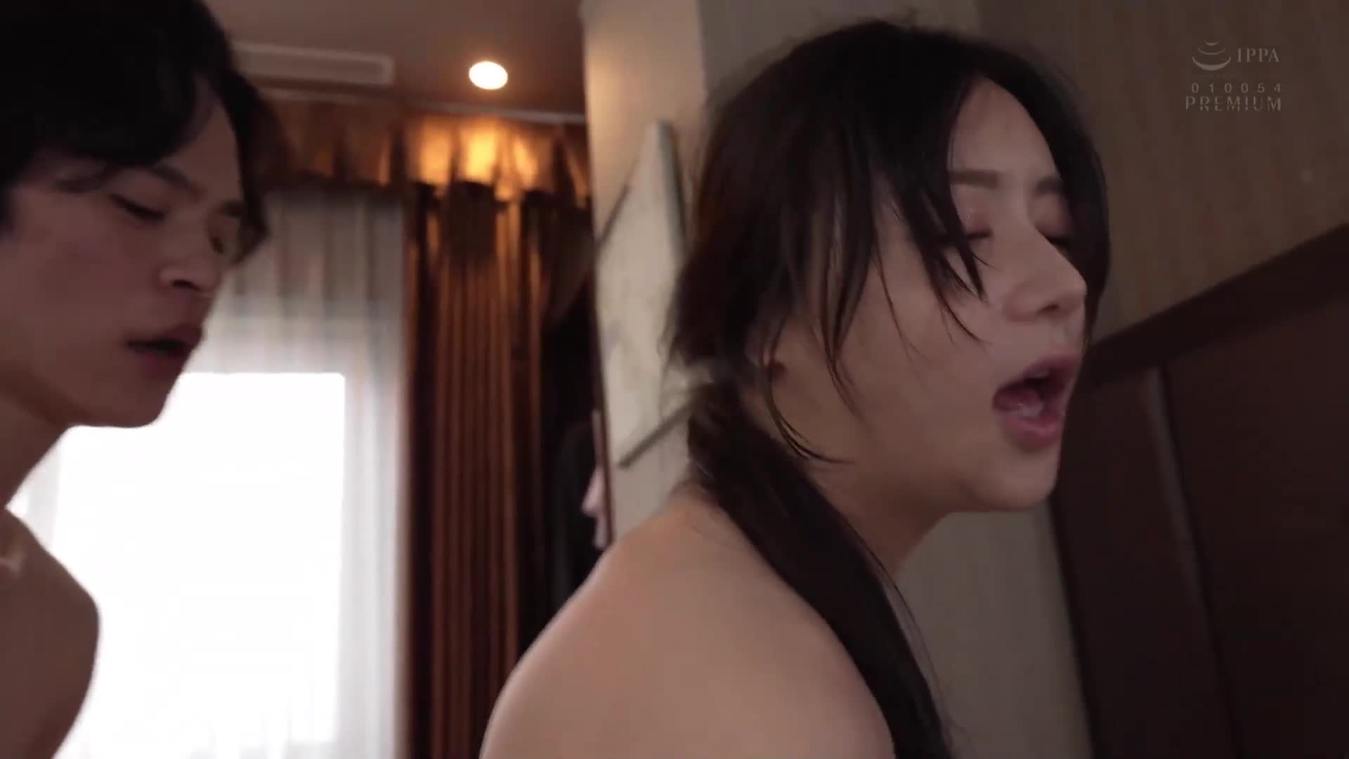 While traveling with my sister-in-law on a business trip, it suddenly started to rain heavily and we were forced to share a room... Looking at her wet body, I couldn&#039;t control myself and I kept ejaculating inside her until dawn... Shiromine Miu - AV大平台-Chinese Subtitles, Adult Films, AV, China, Online Streaming