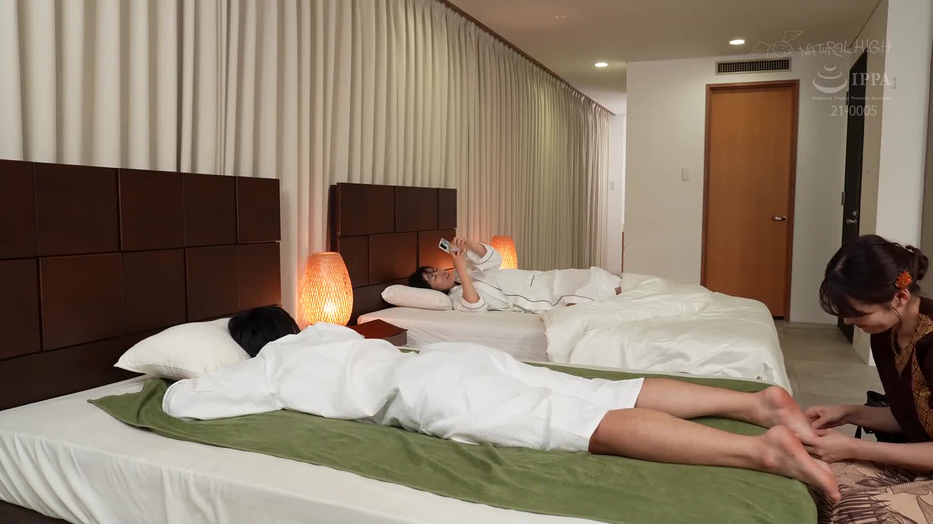 11 Aesthetician with a tall, big ass N (27) with a relaxed massage while still having a wife massage her dick secretly inserts her dick and makes her cum inside her by swinging her hips and cumming inside her. - AV大平台-Chinese Subtitles, Adult Films, AV, China, Online Streaming