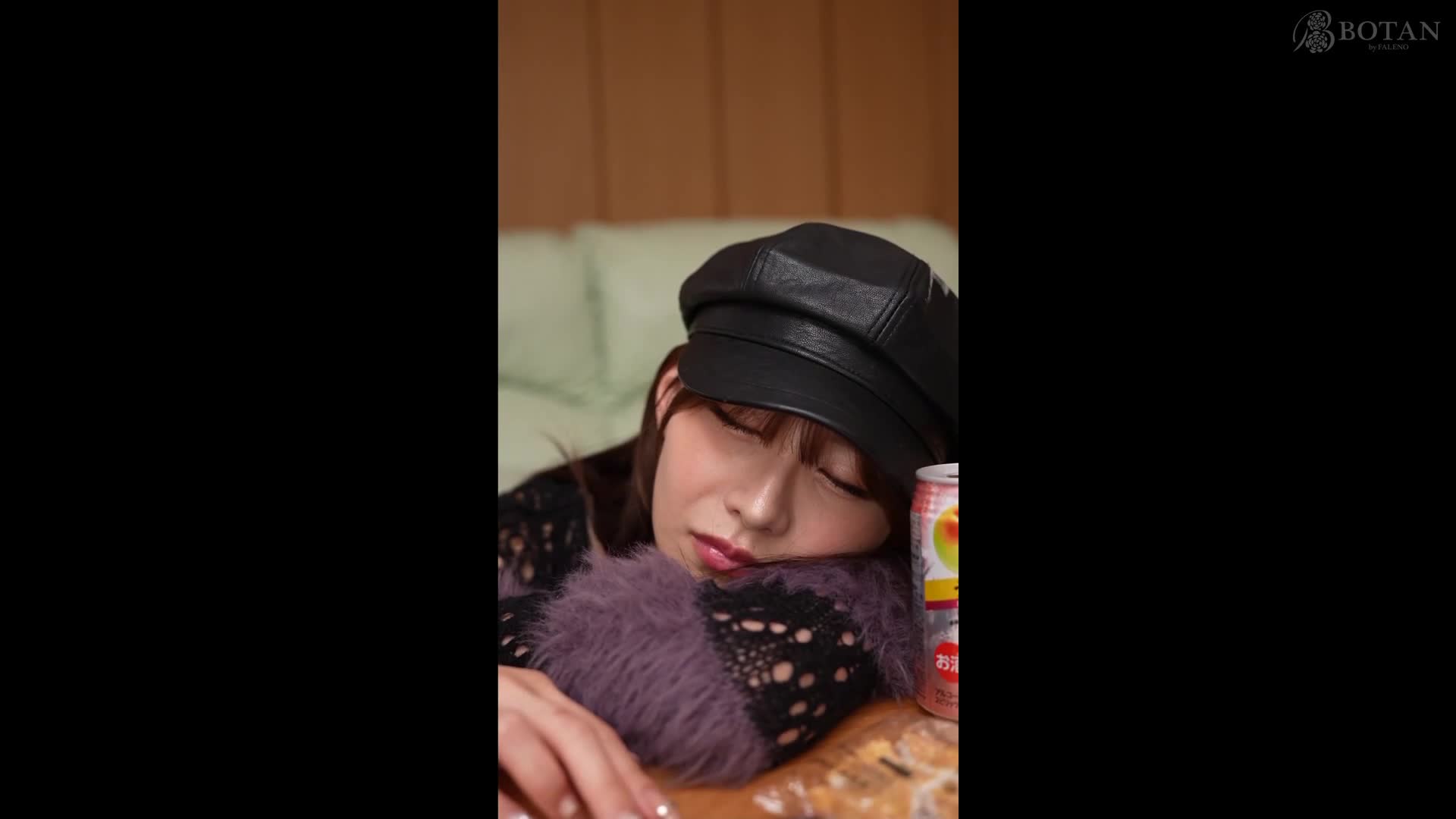 A story about being intertwined by two girls at a bar and taking them home to their home and being asked to do so alternately. - AV大平台-Chinese Subtitles, Adult Films, AV, China, Online Streaming