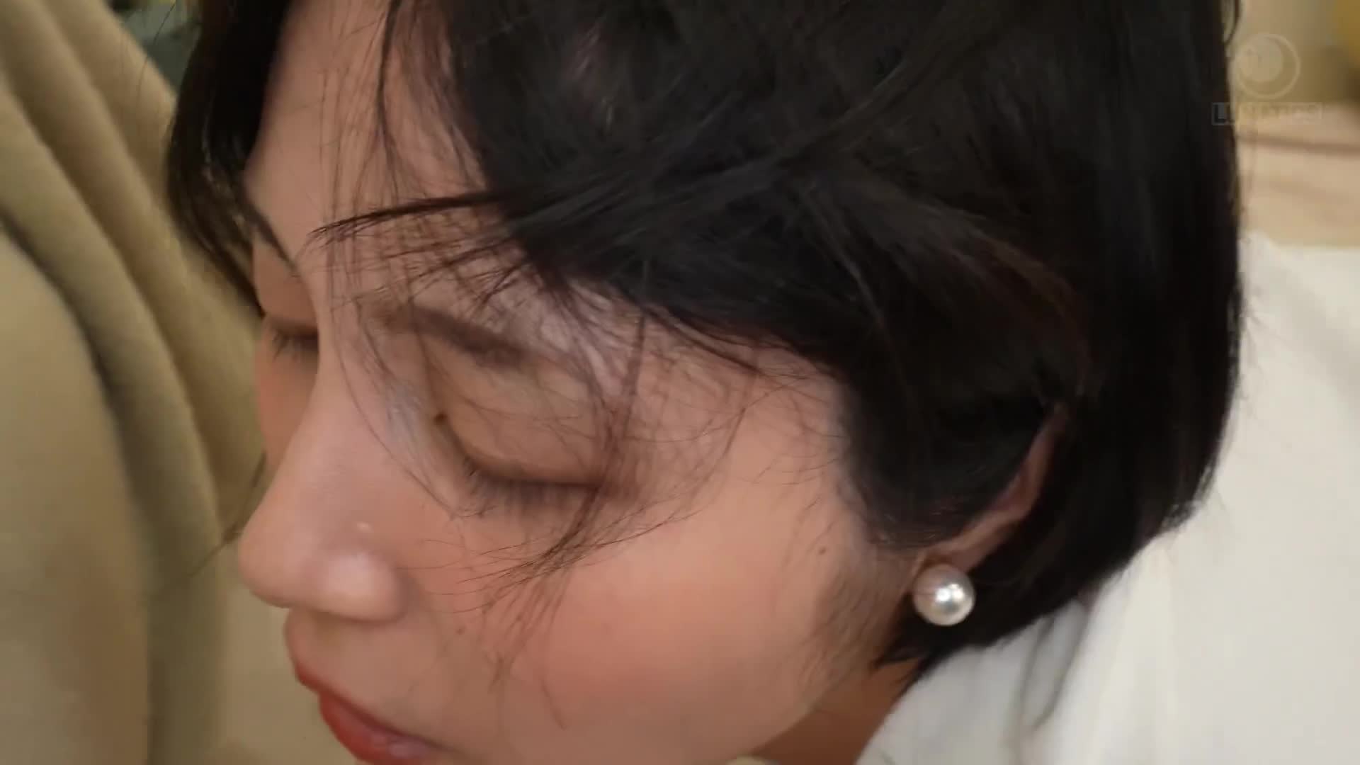 When I met my plain classmate again at a reunion, she became such a lewd, big-butt beautiful wife who let out the anus she had kept for me, so I had raw anal creampies all the way through the morning. Hoshina Manaka - AV大平台-Chinese Subtitles, Adult Films, AV, China, Online Streaming