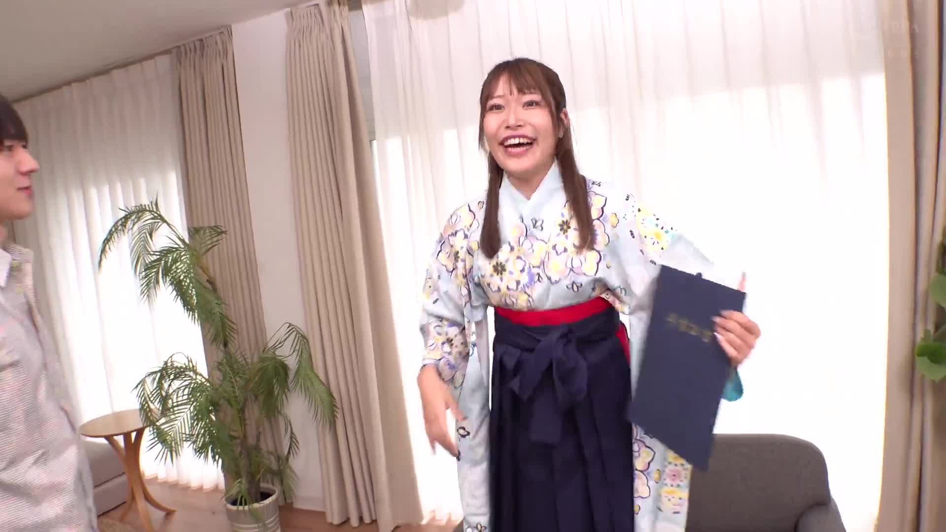 Special exclusive for graduates wearing hakama! Amateur female college student and a big-dicked man who have just finished their university graduation ceremony try &quot;drama massage&quot;! I wonder if strangers get so pleasured that they even cum inside her in close contact and cum inside her! ? - AV大平台-Chinese Subtitles, Adult Films, AV, China, Online Streaming
