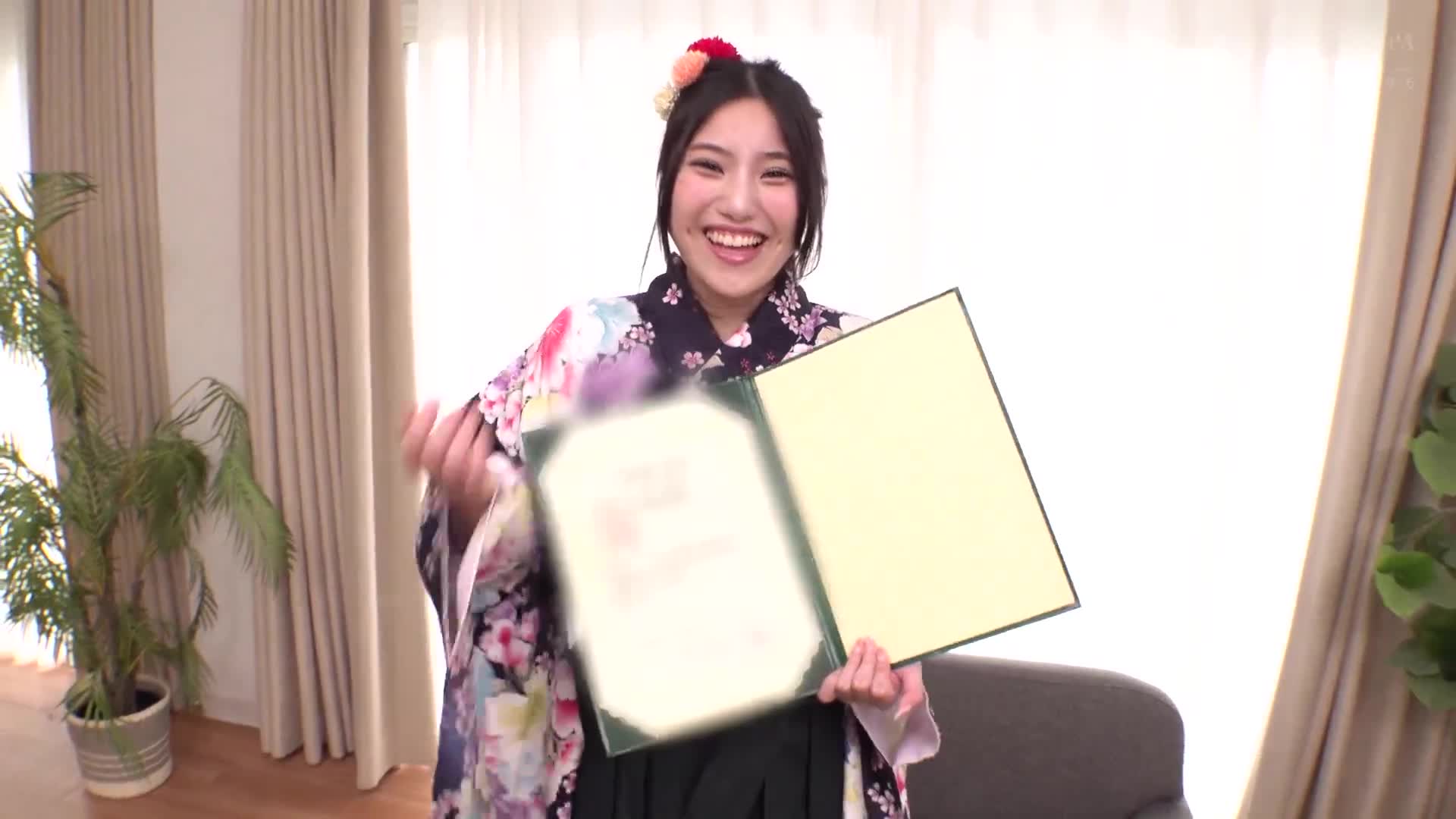 Special exclusive for graduates wearing hakama! Amateur female college student and a big-dicked man who have just finished their university graduation ceremony try &quot;drama massage&quot;! I wonder if strangers get so pleasured that they even cum inside her in close contact and cum inside her! ? - AV大平台-Chinese Subtitles, Adult Films, AV, China, Online Streaming