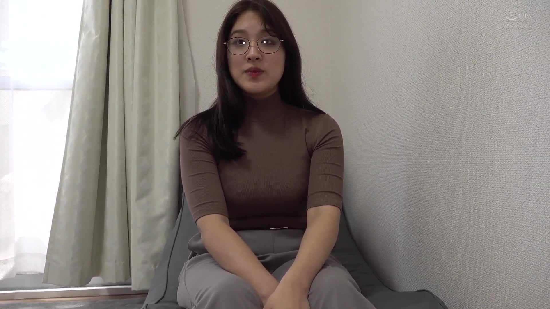 A stylish beautician with big breasts... She is actually a super nerd at heart. She was completely made to cry by the sexy massage and powerful penis... - AV大平台-Chinese Subtitles, Adult Films, AV, China, Online Streaming