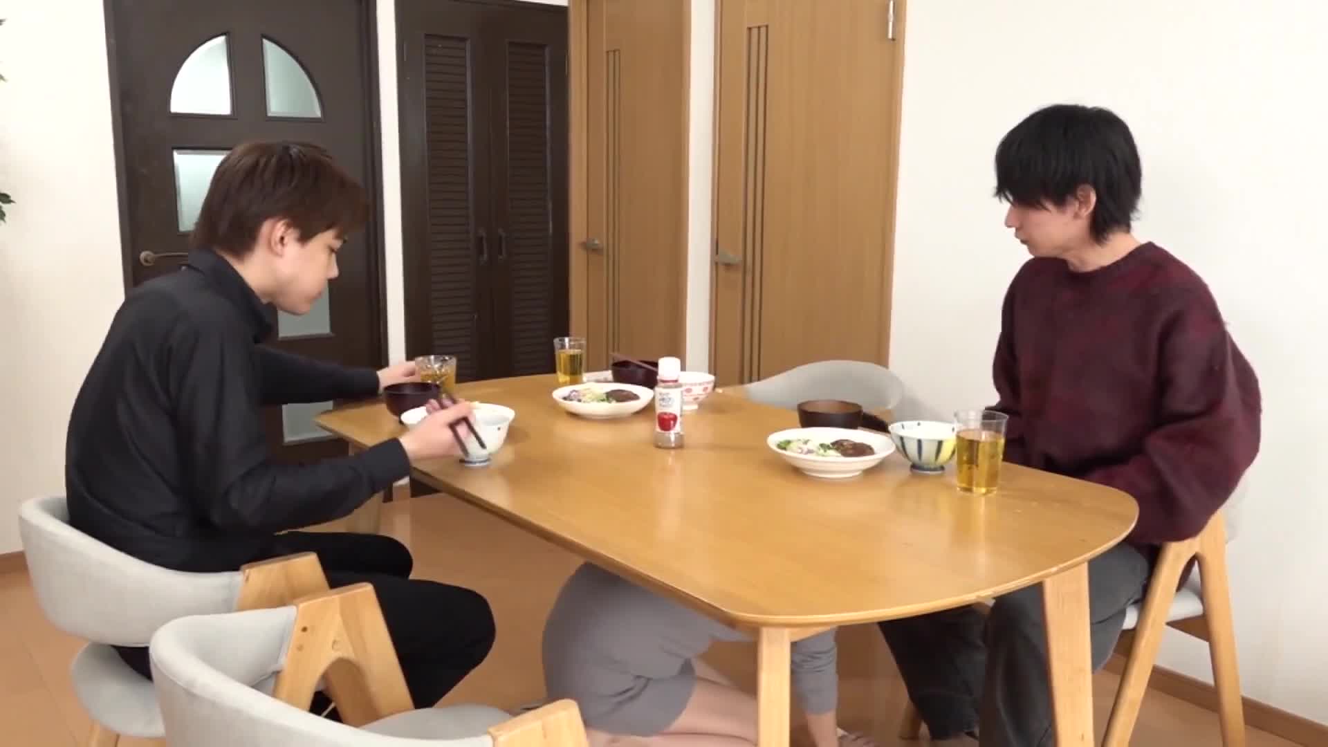 &quot;Your mother is too sexy!&quot; Yoshishii Miki, a 50-year-old mother captivates her son&#039;s friend with her defenseless, chewy, busty body. - AV大平台-Chinese Subtitles, Adult Films, AV, China, Online Streaming