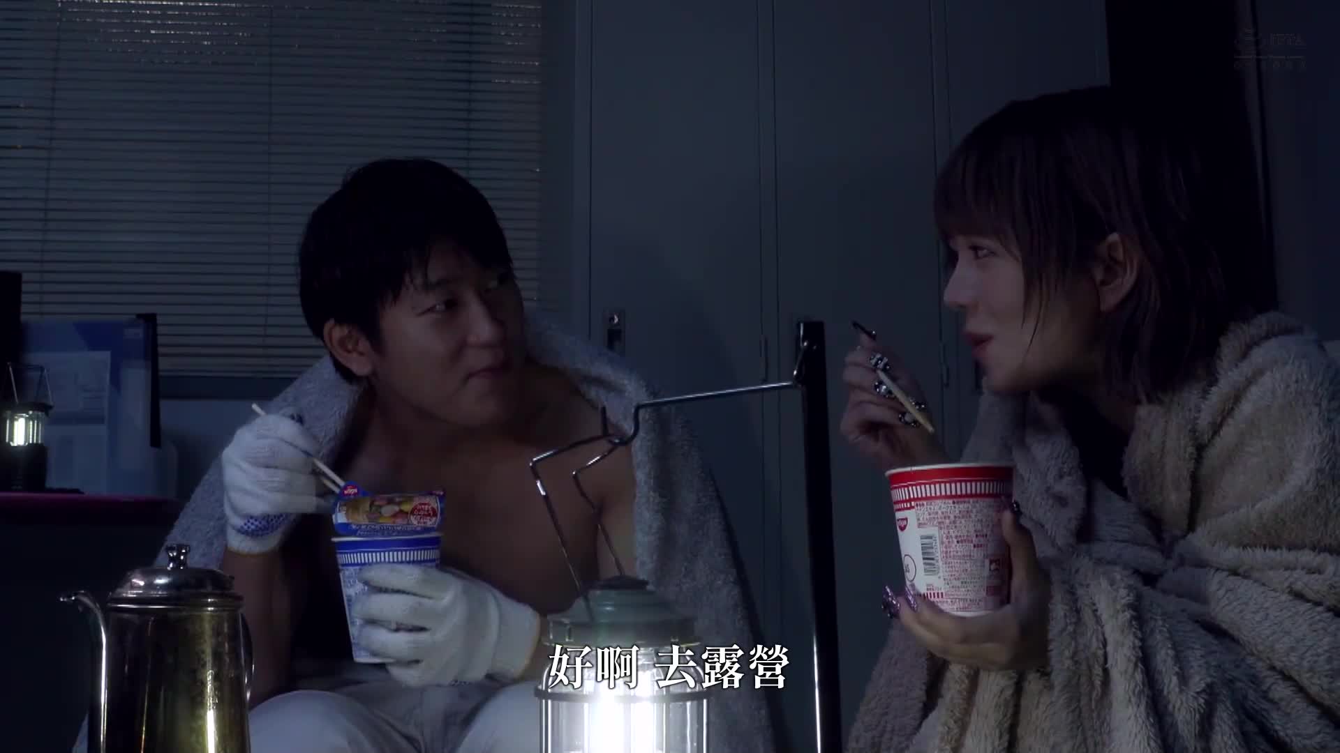 A skilled female auto repair technician and a man were locked in a garage on a hot summer day, alone together... Her sweaty big breasts and sports bra bodies were revealed from her open work clothes, making her unable to control herself. She forgot to call for help and repeatedly had sex in the gara... - AV大平台-Chinese Subtitles, Adult Films, AV, China, Online Streaming