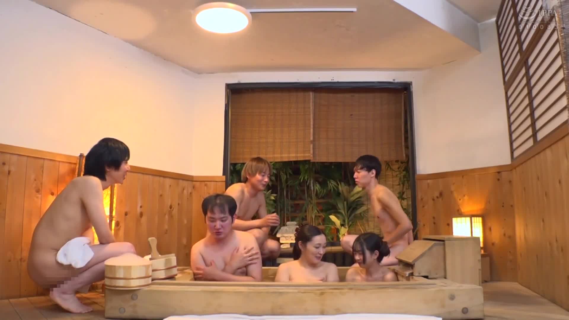 General men and women monitoring AV close mother and daughter on a family trip! Two people work together to help wash a towel in the men&#039;s bathroom. Can you help wash the penis? Surrounded by the erect penises of male customers, she masturbates and sucks the cum even though she&#039;s shy! In the super i... - AV大平台-Chinese Subtitles, Adult Films, AV, China, Online Streaming