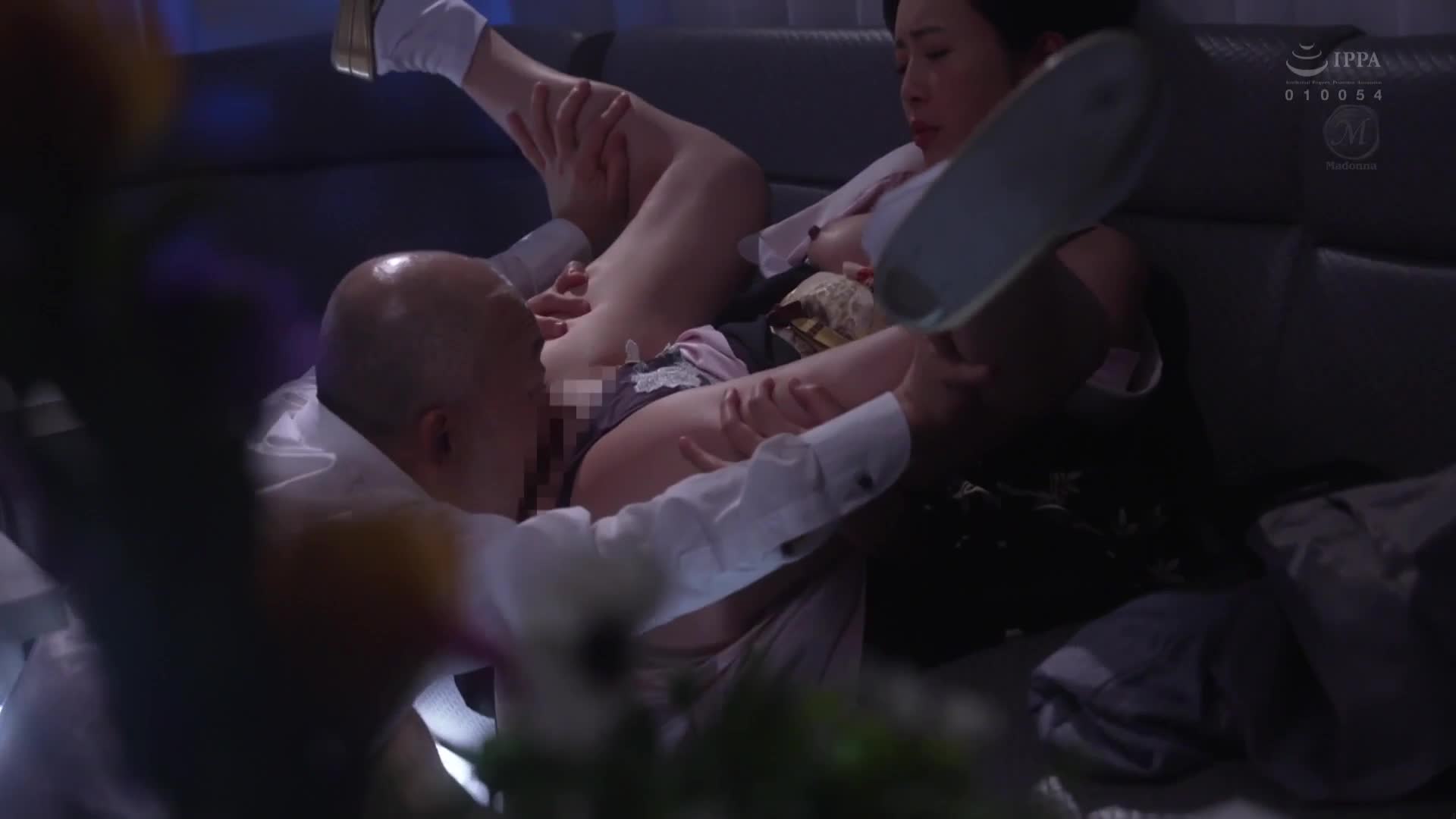 A married woman from a high-class club, covered in the sweat and bodily fluids of a thick customer, and after closing, she sells creampie sex. Okimiya Nami - AV大平台-Chinese Subtitles, Adult Films, AV, China, Online Streaming