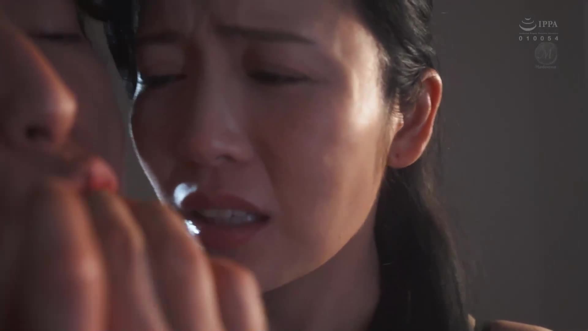A married woman from a high-class club, covered in the sweat and bodily fluids of a thick customer, and after closing, she sells creampie sex. Okimiya Nami - AV大平台-Chinese Subtitles, Adult Films, AV, China, Online Streaming