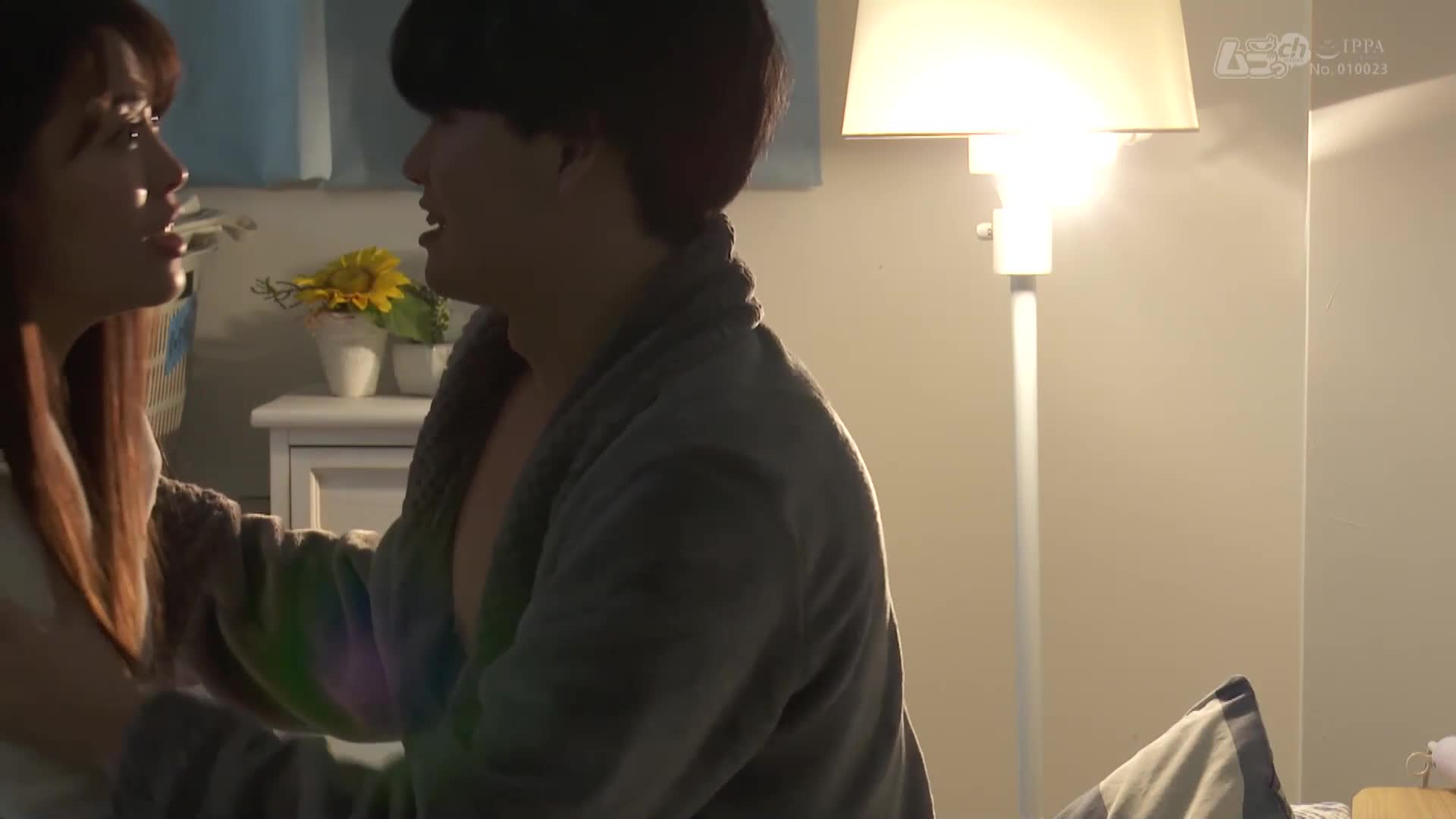 The behind-the-scenes story of an AV actor! 2 After filming, I couldn&#039;t hold back from the staff right next to me while I was cleaning up, but I couldn&#039;t hold back. - AV大平台-Chinese Subtitles, Adult Films, AV, China, Online Streaming