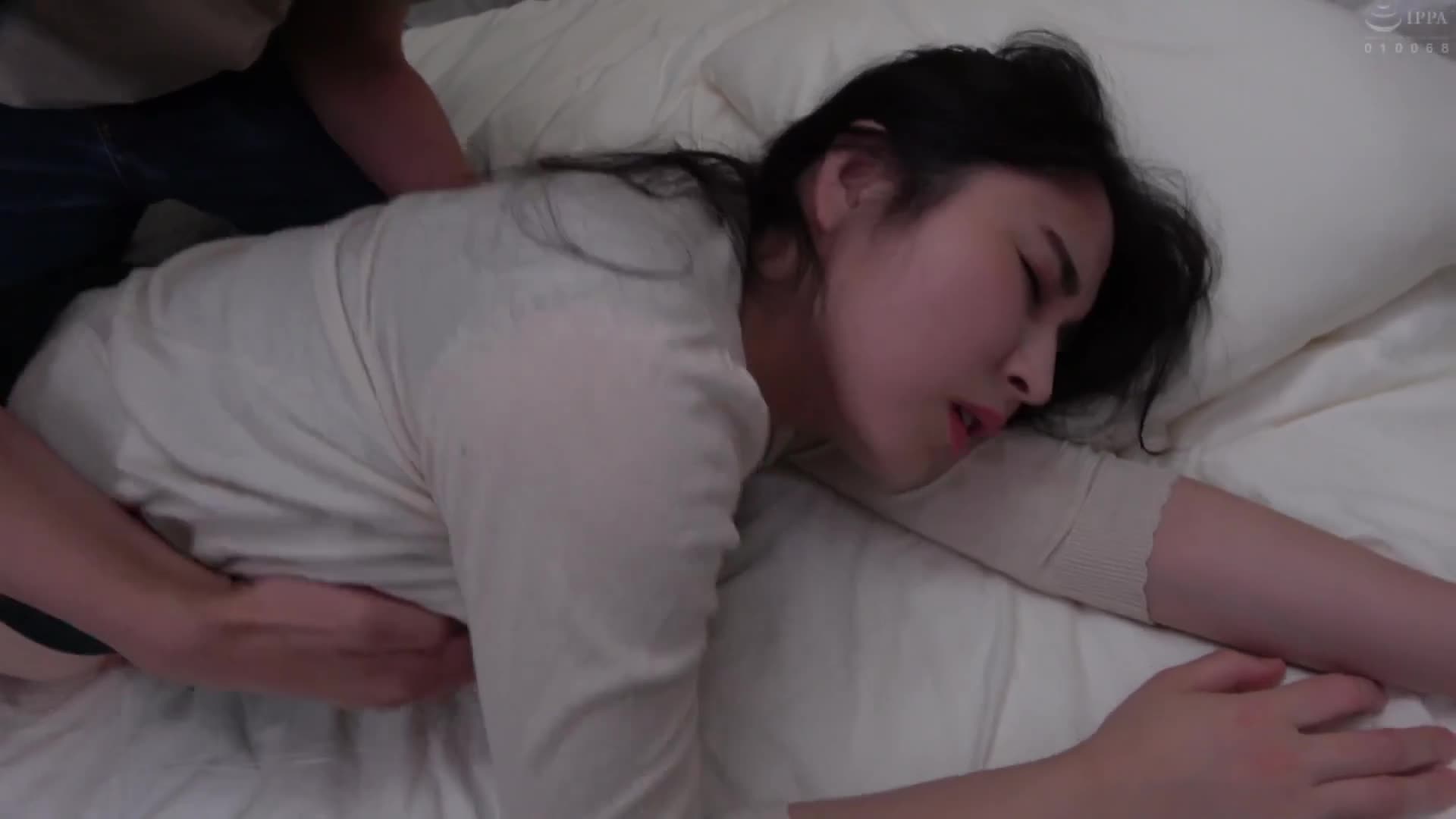 A drunk girl who missed the last bus was picked up and taken home. Obscure and obscene 2 - AV大平台-Chinese Subtitles, Adult Films, AV, China, Online Streaming