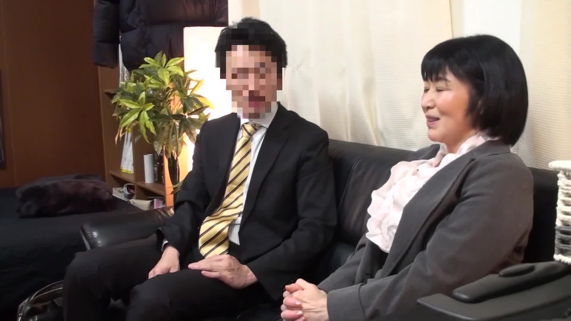 Sex video with a middle-aged woman who can&#039;t refuse recorded by a hidden camera (volume 3) - AV大平台-Chinese Subtitles, Adult Films, AV, China, Online Streaming